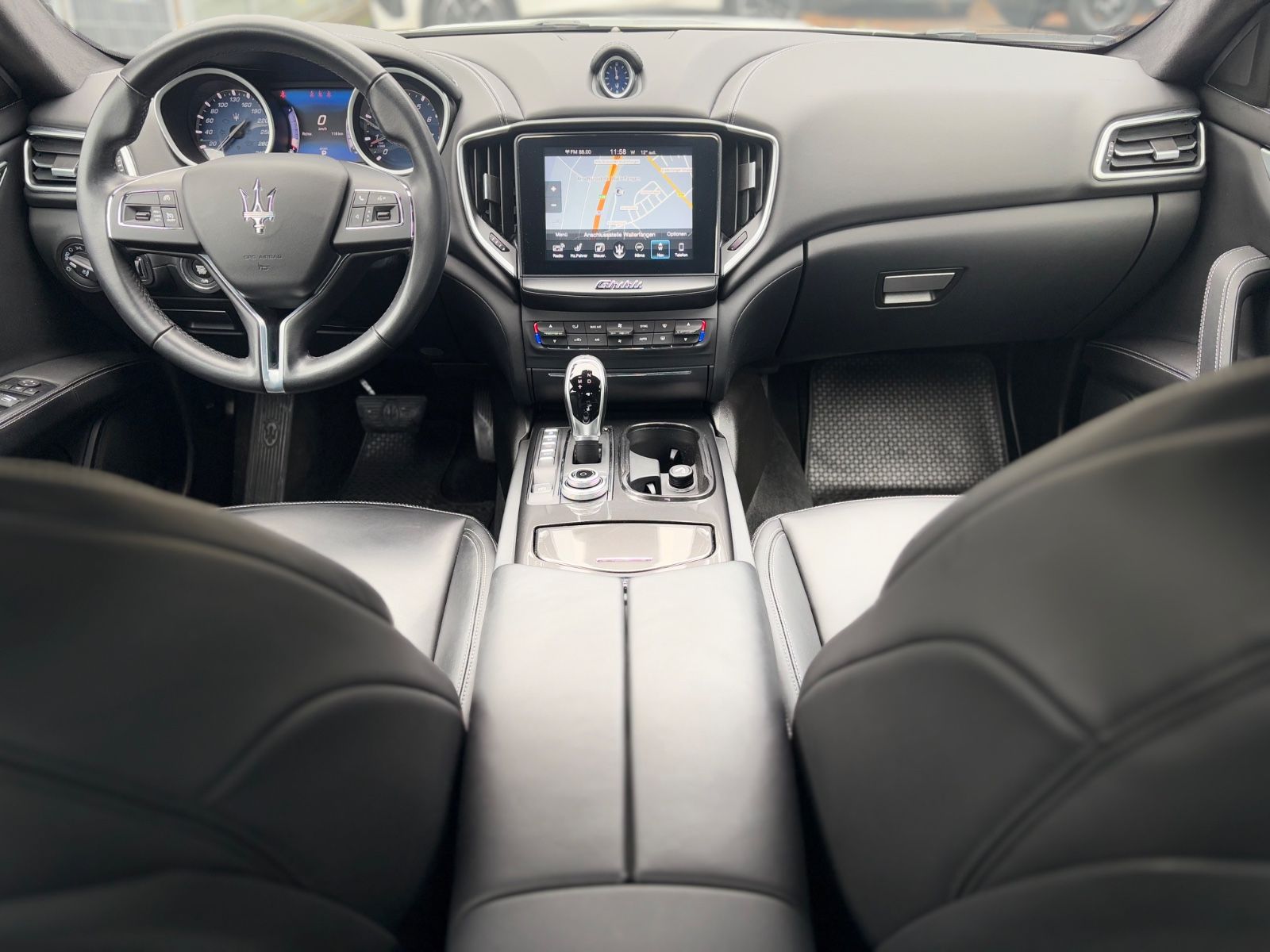 Fahrzeugabbildung Maserati GHIBLI S Q4 *PANO*LEDER*NAVI*LED*KAM*SHZ*