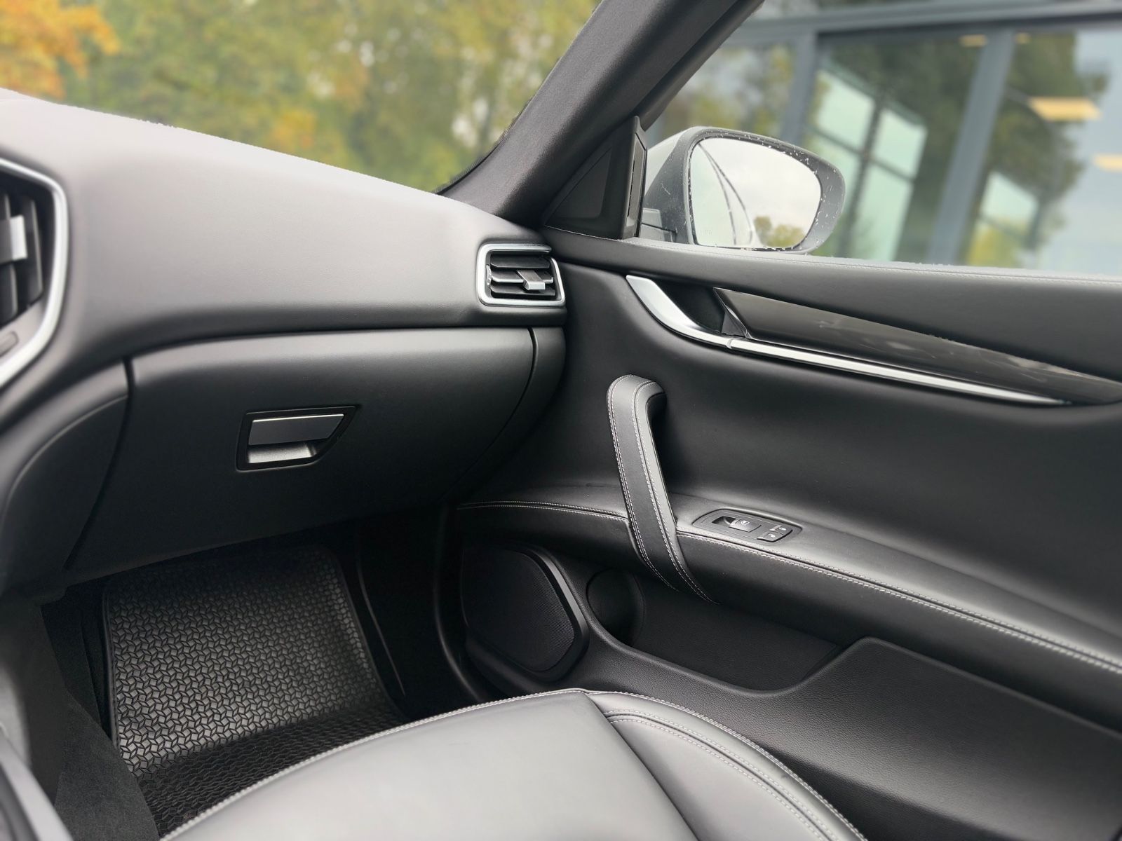 Fahrzeugabbildung Maserati GHIBLI S Q4 *PANO*LEDER*NAVI*LED*KAM*SHZ*