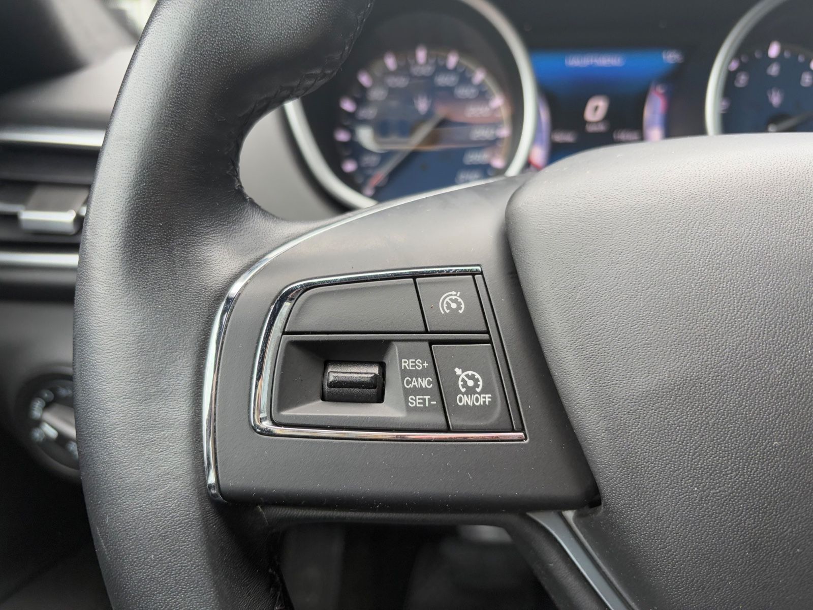 Fahrzeugabbildung Maserati GHIBLI S Q4 *PANO*LEDER*NAVI*LED*KAM*SHZ*