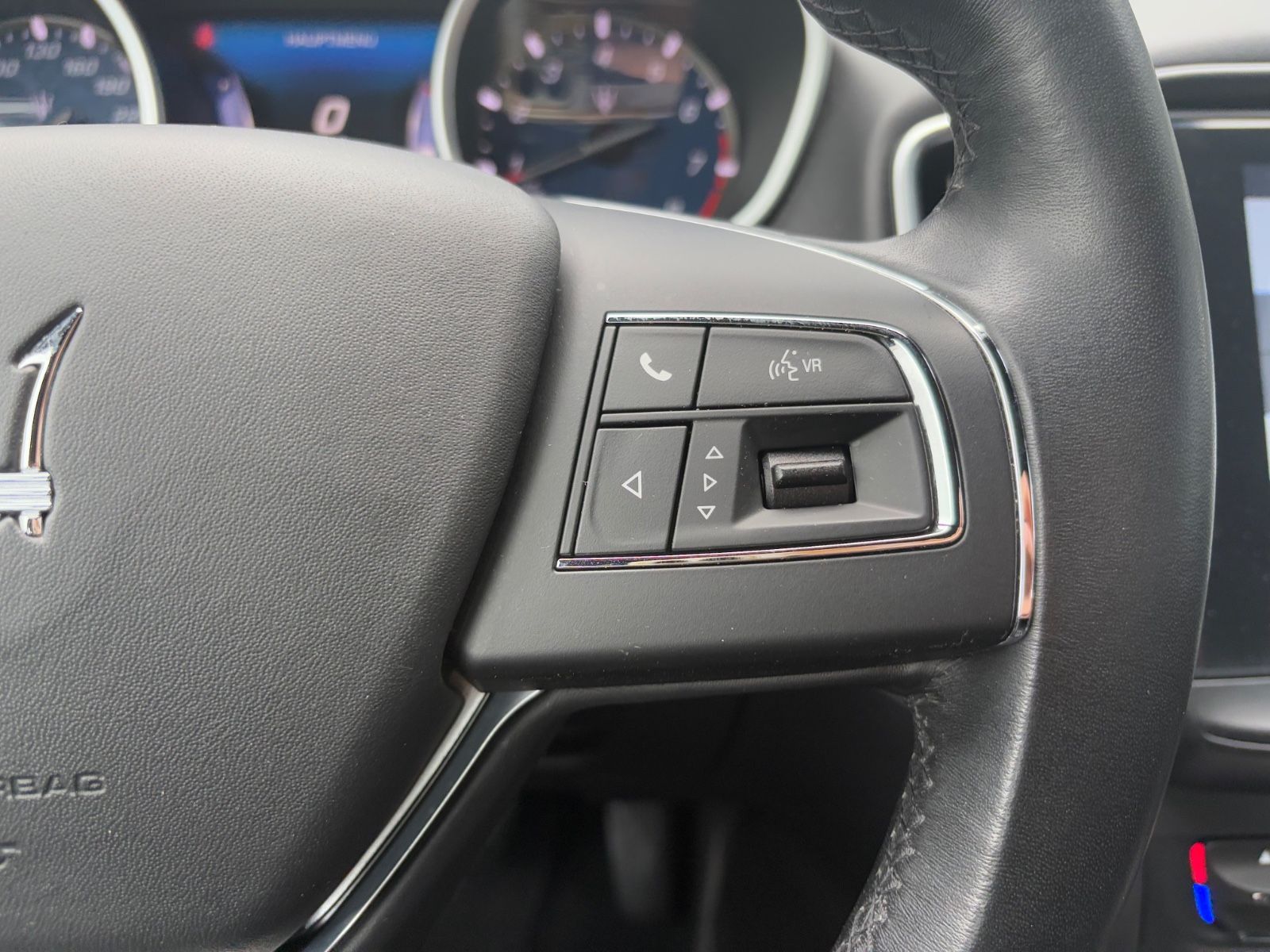 Fahrzeugabbildung Maserati GHIBLI S Q4 *PANO*LEDER*NAVI*LED*KAM*SHZ*