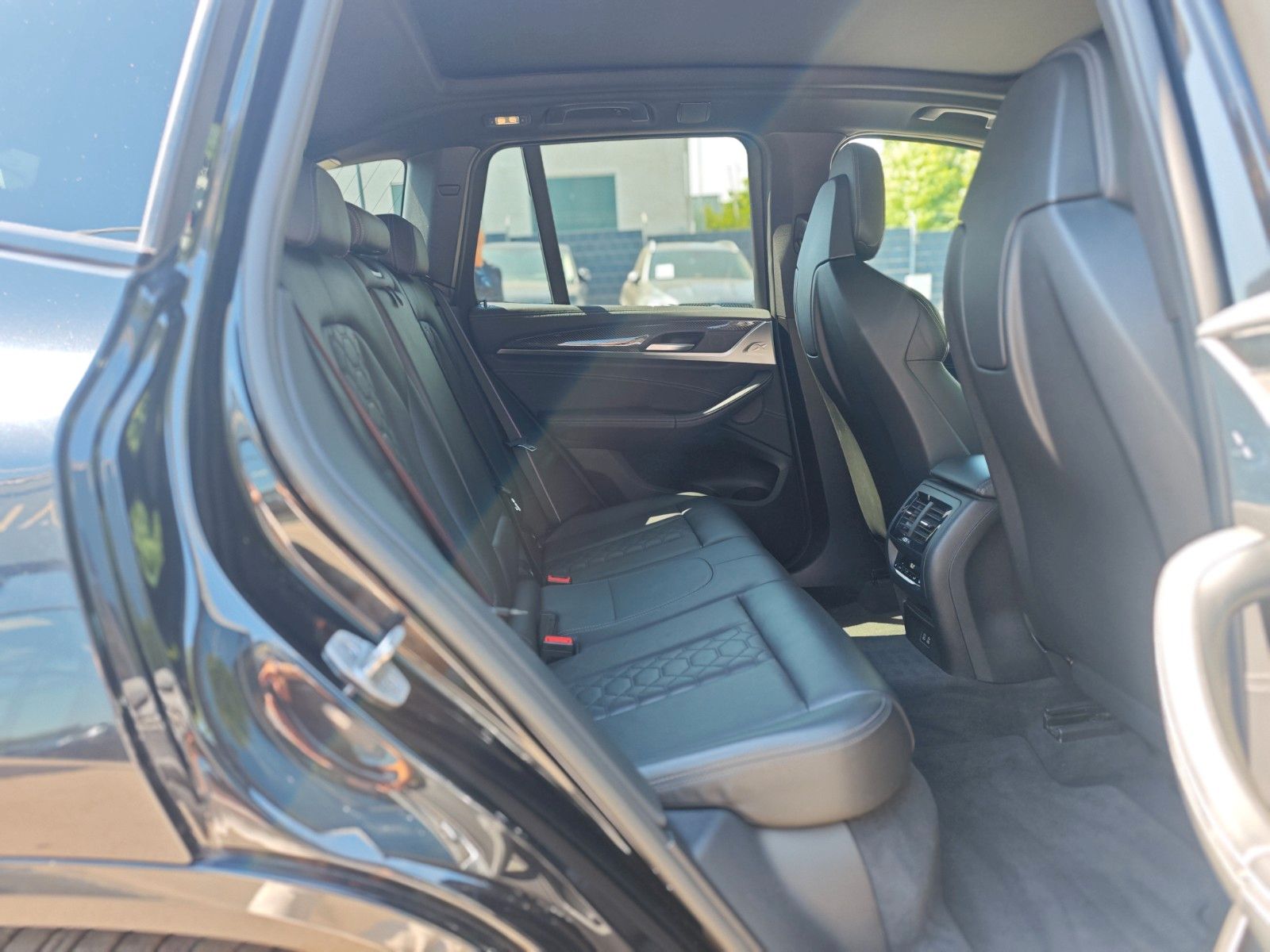 Fahrzeugabbildung BMW X3 M COMPETITION*2.HD*PANO*HARMAN*4X SHZ*CARBON*