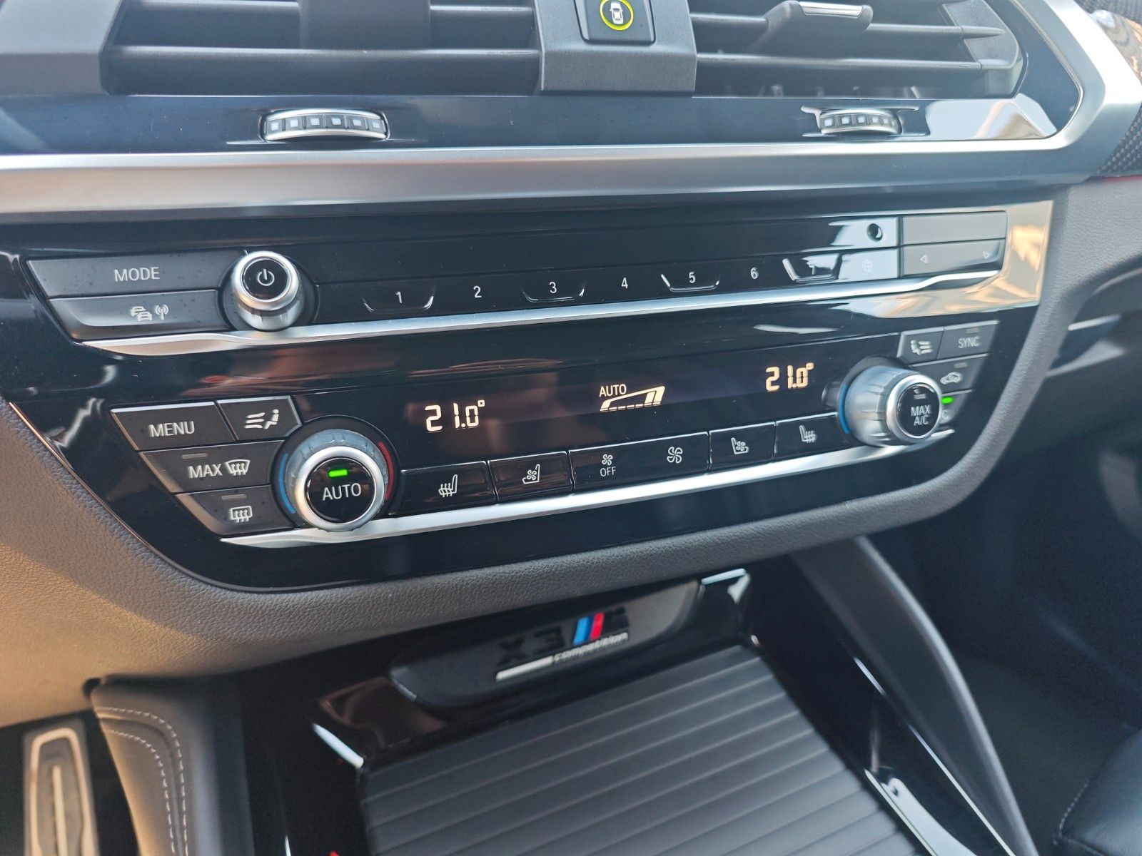 Fahrzeugabbildung BMW X3 M COMPETITION*2.HD*PANO*HARMAN*4X SHZ*CARBON*