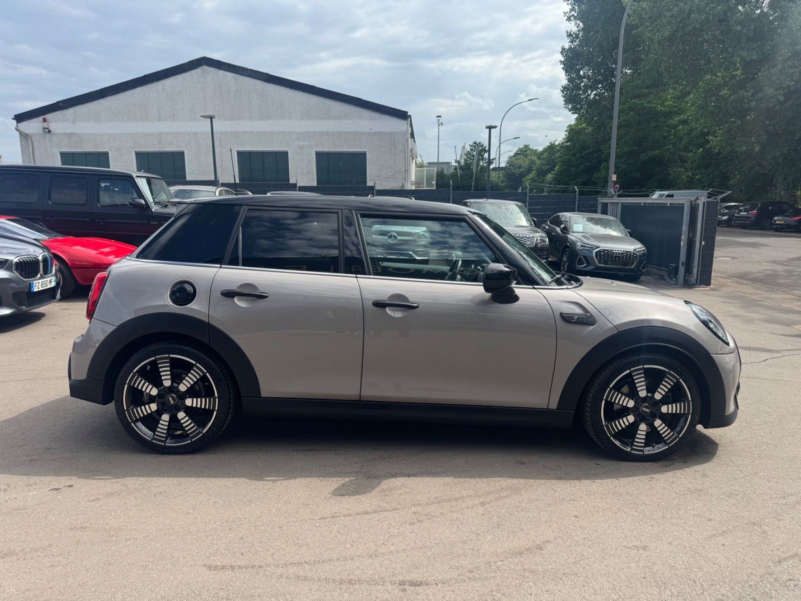 Fahrzeugabbildung MINI COOPER S FACELIFT *TRIM*2.HD*AUT*PANO*5.TRG*TOP