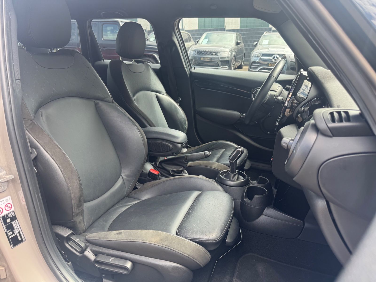 Fahrzeugabbildung MINI COOPER S FACELIFT *TRIM*2.HD*AUT*PANO*5.TRG*TOP