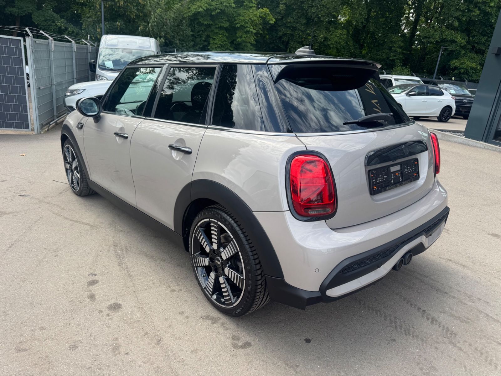 Fahrzeugabbildung MINI COOPER S FACELIFT *TRIM*2.HD*AUT*PANO*5.TRG*TOP