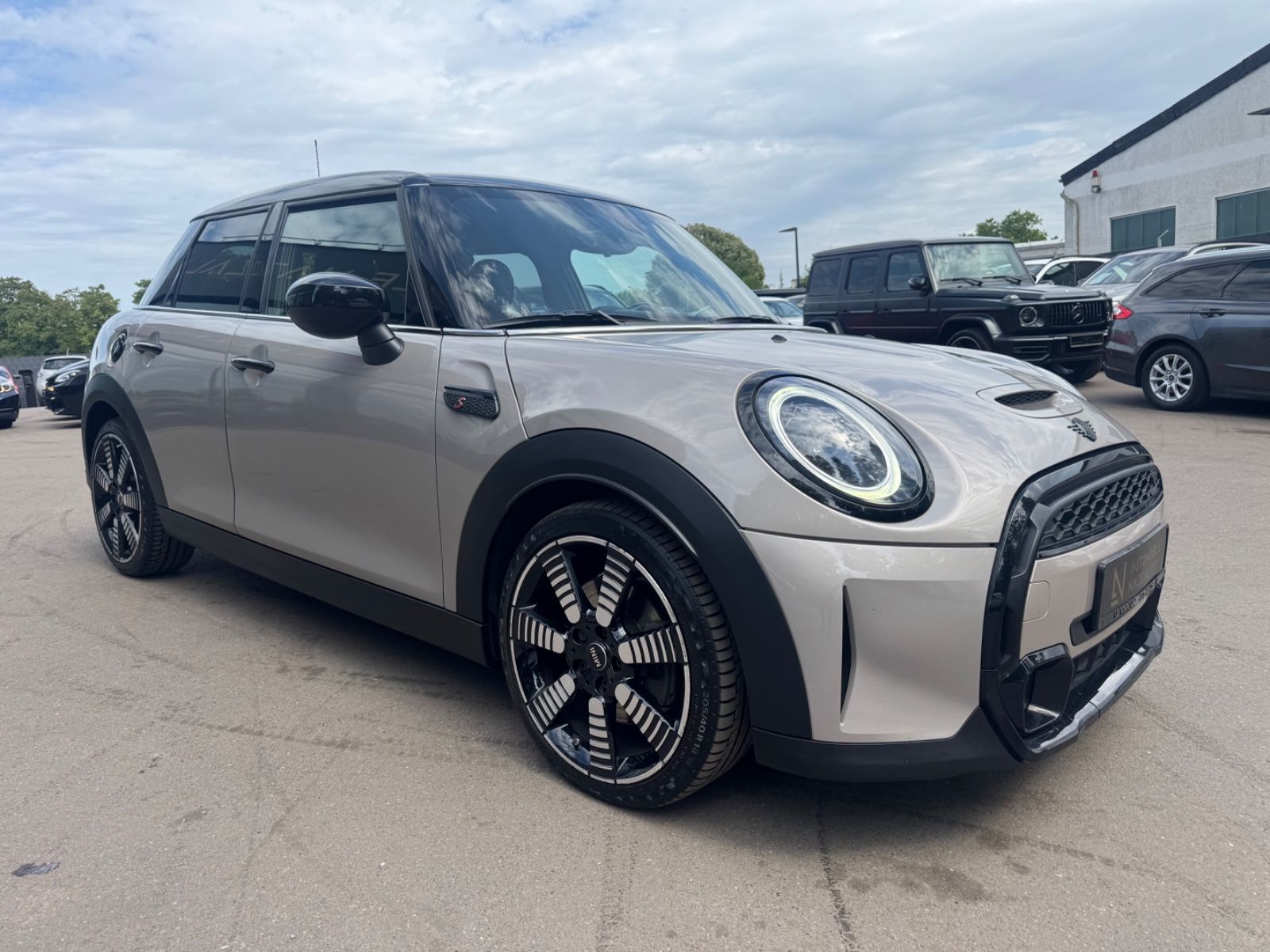 Fahrzeugabbildung MINI COOPER S FACELIFT *TRIM*2.HD*AUT*PANO*5.TRG*TOP