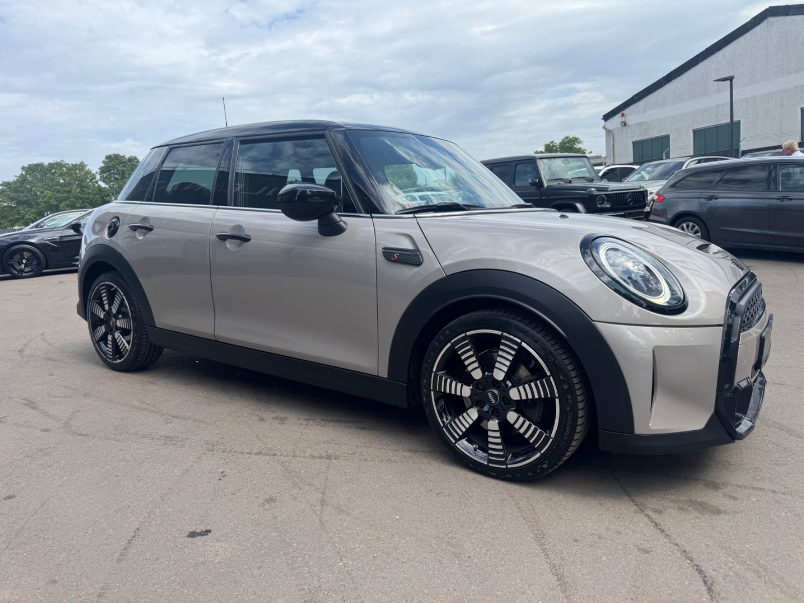 Fahrzeugabbildung MINI COOPER S FACELIFT *TRIM*2.HD*AUT*PANO*5.TRG*TOP