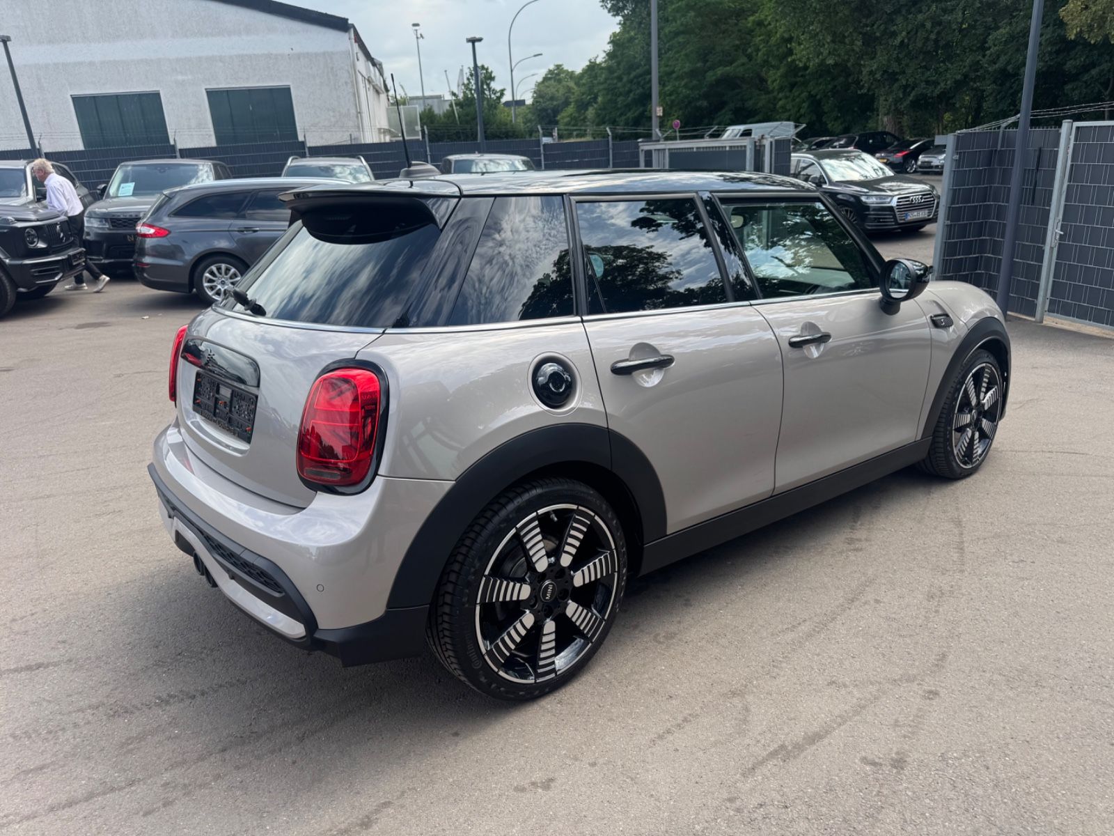 Fahrzeugabbildung MINI COOPER S FACELIFT *TRIM*2.HD*AUT*PANO*5.TRG*TOP
