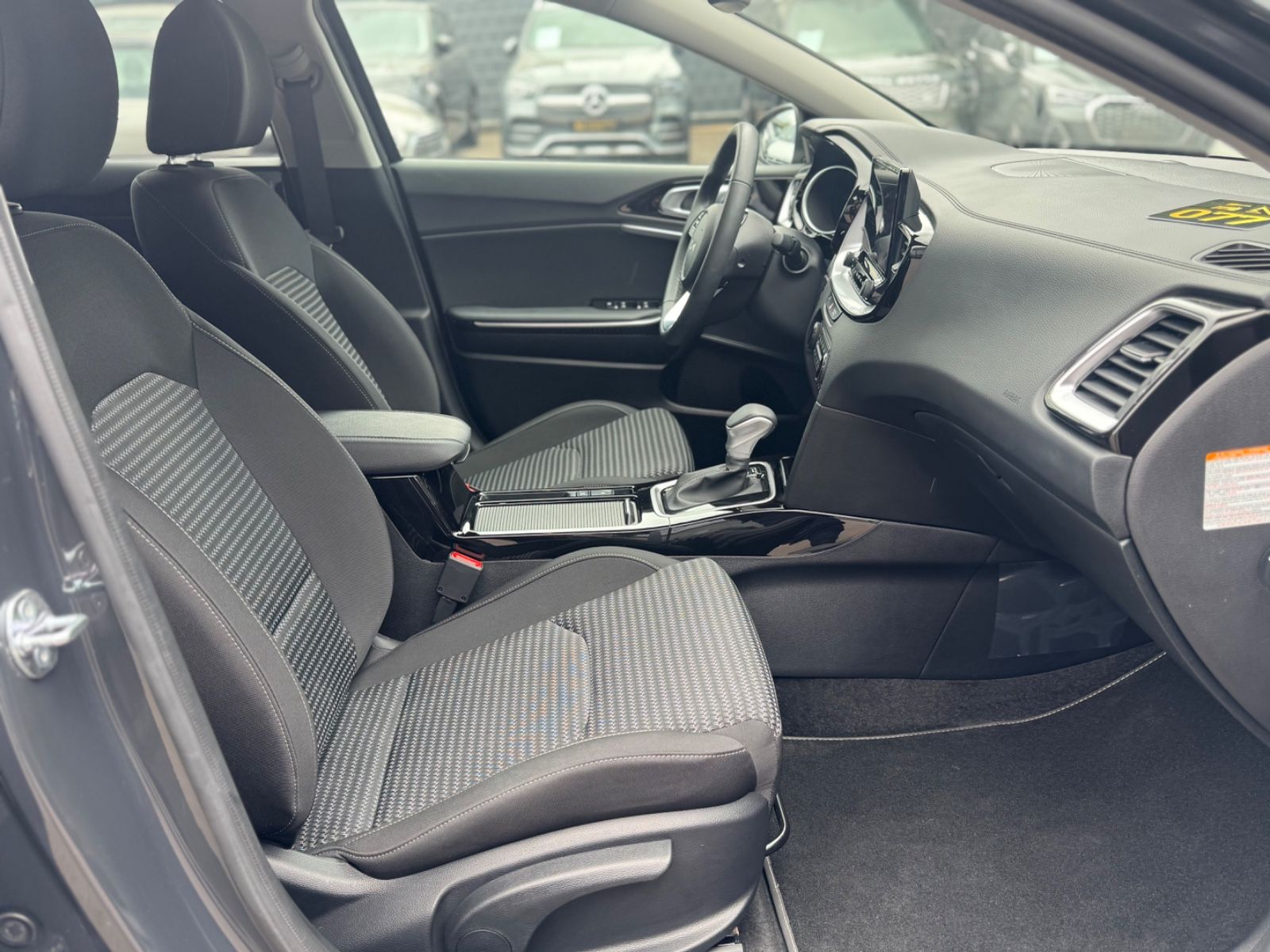 Fahrzeugabbildung Kia CEED ULTIMATE EDITION*1.HD*AUT*LED*SHZ*KAMERA*
