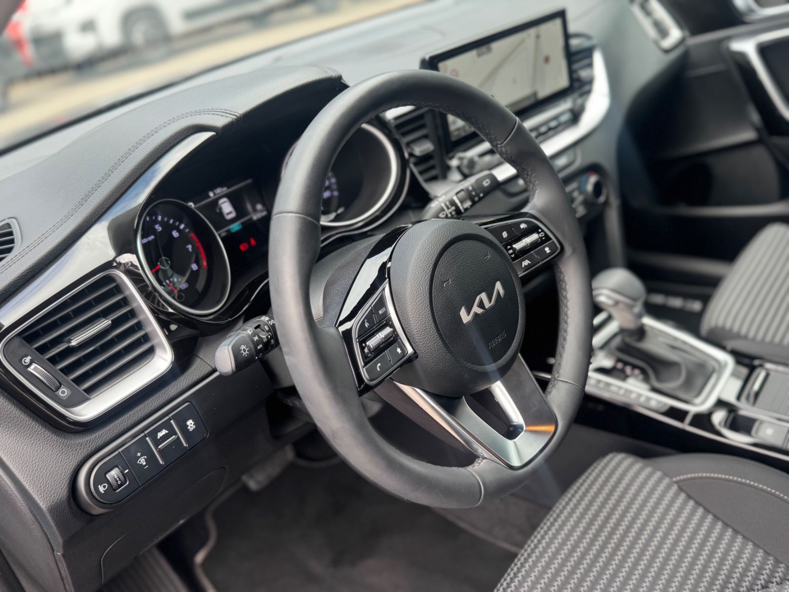 Fahrzeugabbildung Kia CEED ULTIMATE EDITION*1.HD*AUT*LED*SHZ*KAMERA*