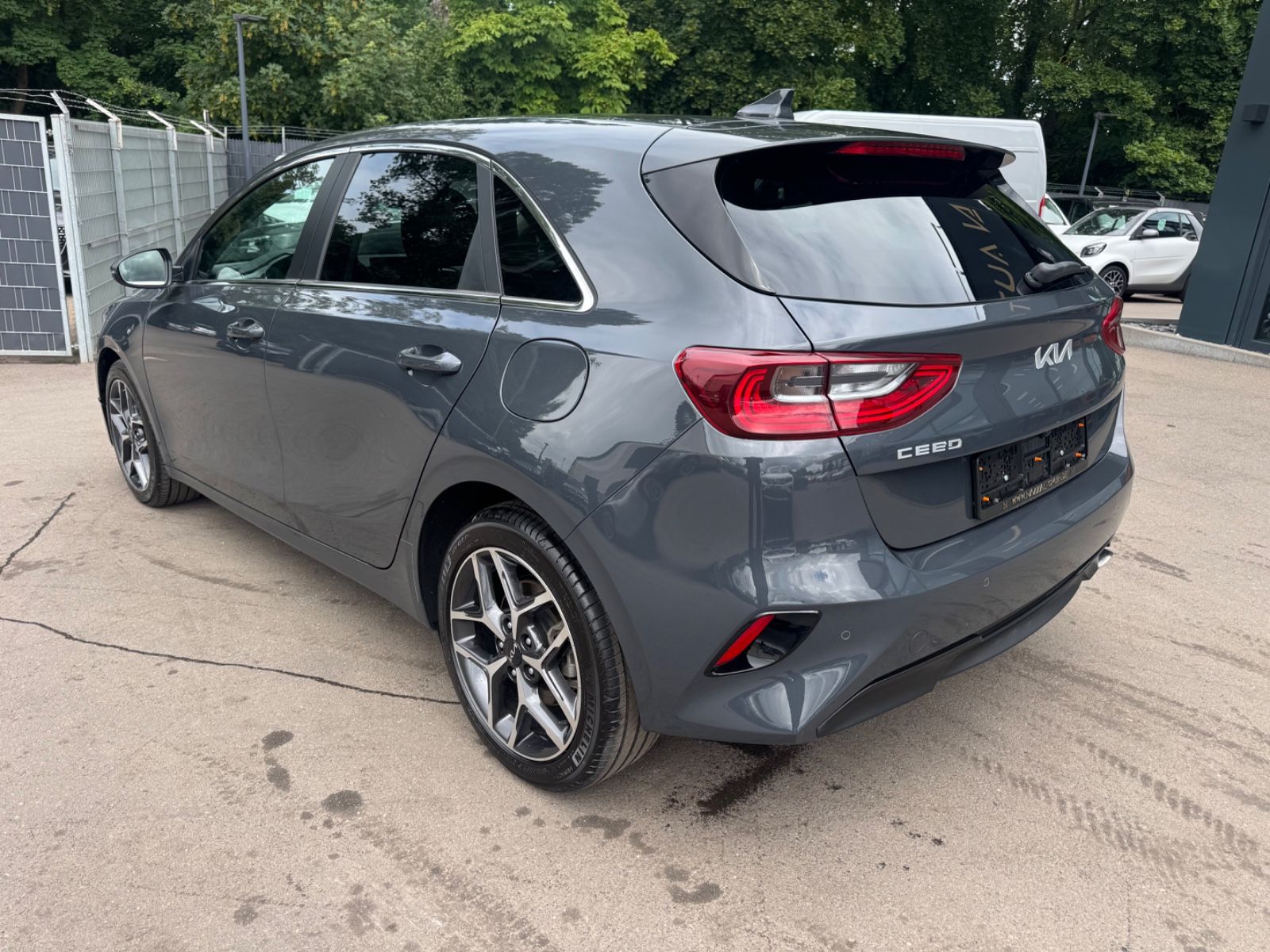 Fahrzeugabbildung Kia CEED ULTIMATE EDITION*1.HD*AUT*LED*SHZ*KAMERA*