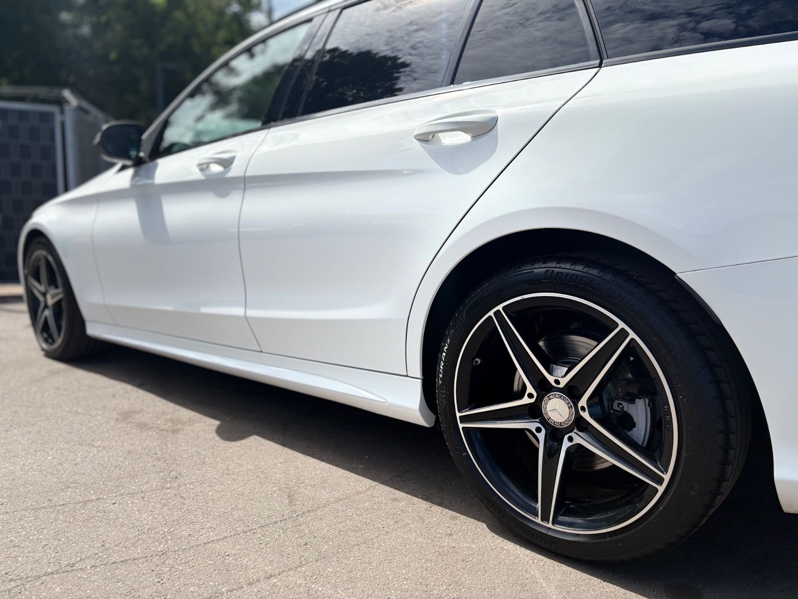 Fahrzeugabbildung Mercedes-Benz C 400 T 4MATIC AMG LINE *NIGHT PAKET*LED*KAM*