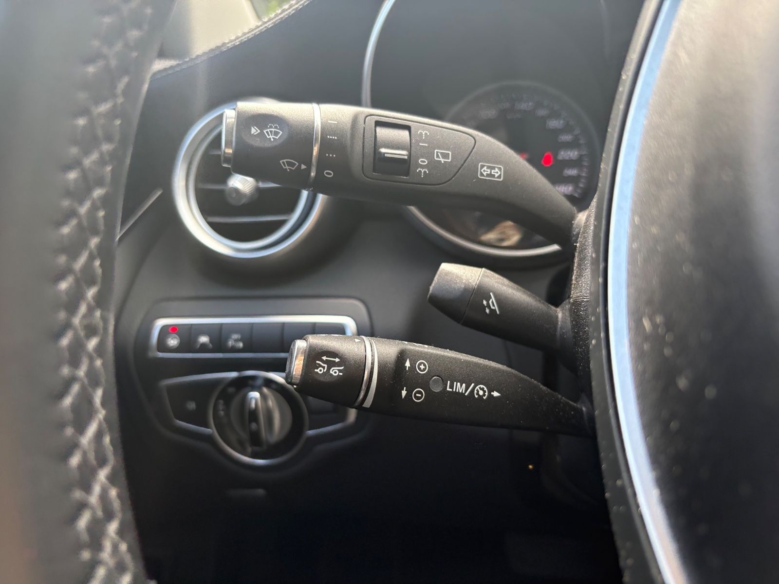Fahrzeugabbildung Mercedes-Benz C 400 T 4MATIC AMG LINE *NIGHT PAKET*LED*KAM*