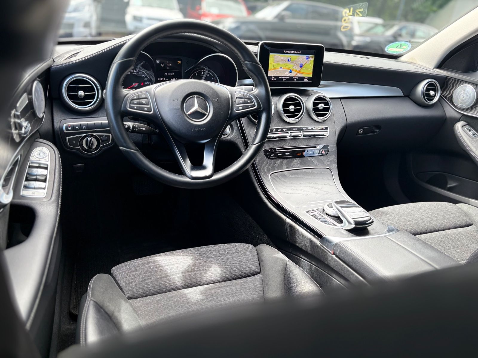 Fahrzeugabbildung Mercedes-Benz C 400 T 4MATIC AMG LINE *NIGHT PAKET*LED*KAM*