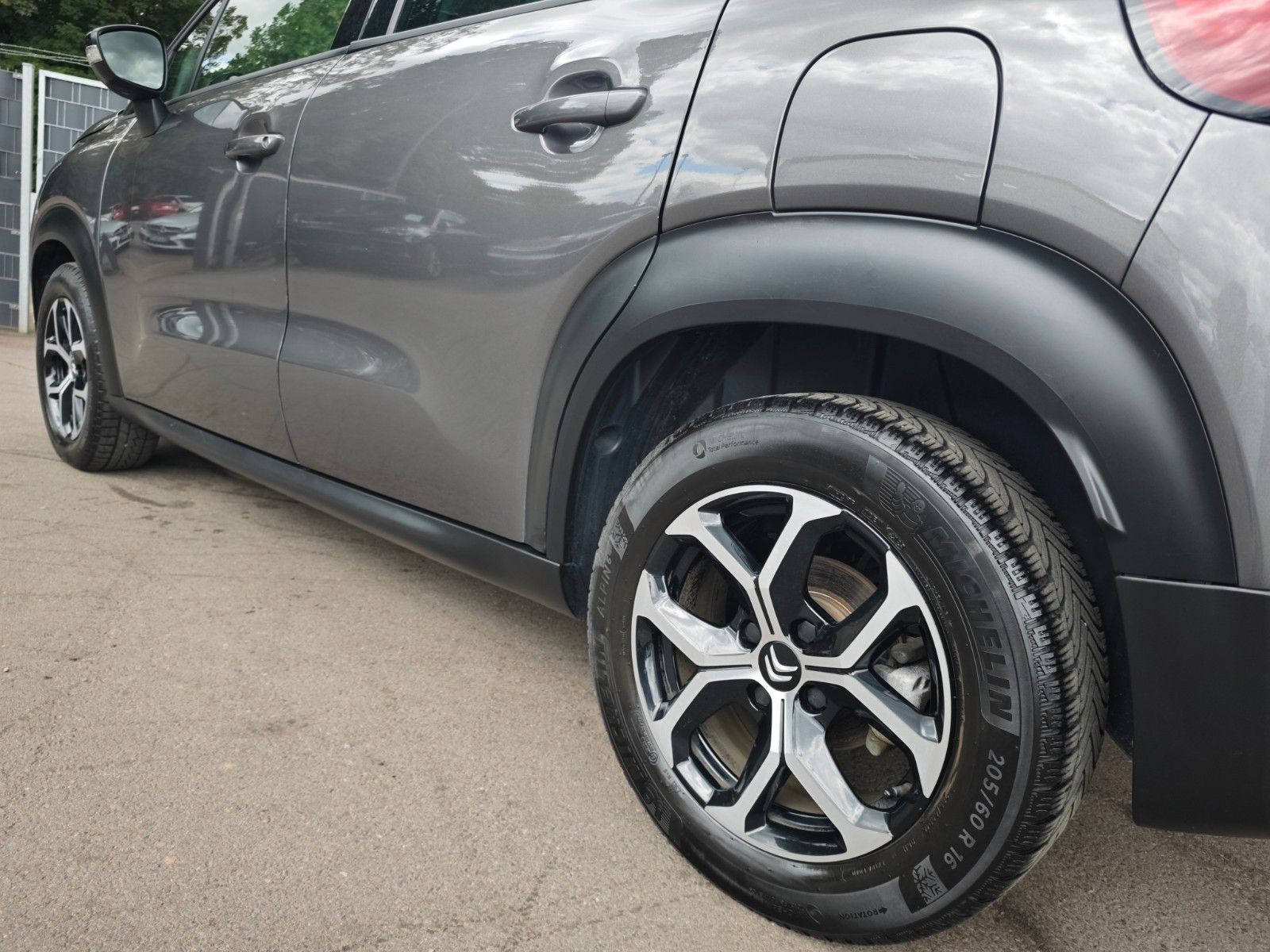 Fahrzeugabbildung Citroën C3 AIRCROSS*STYLE DESIGN PAKET*KAMERA*TEILLEDER*