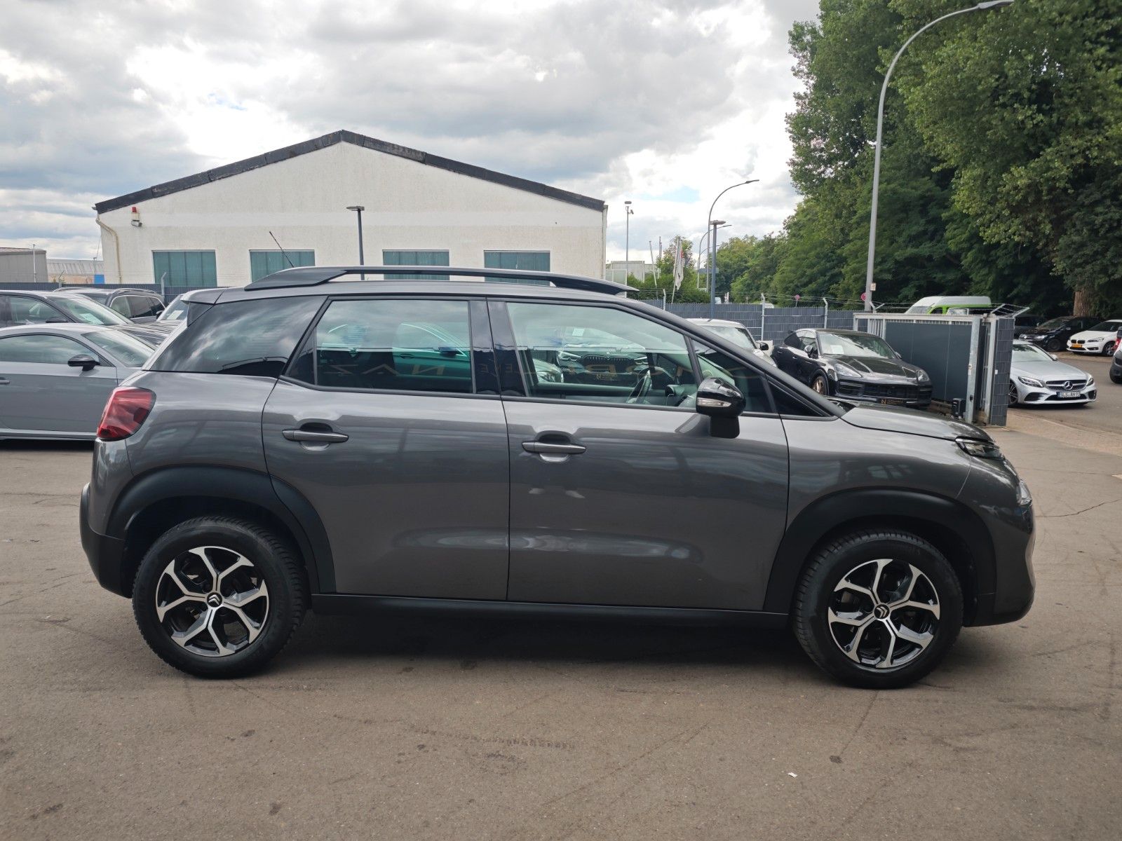 Fahrzeugabbildung Citroën C3 AIRCROSS*STYLE DESIGN PAKET*KAMERA*TEILLEDER*