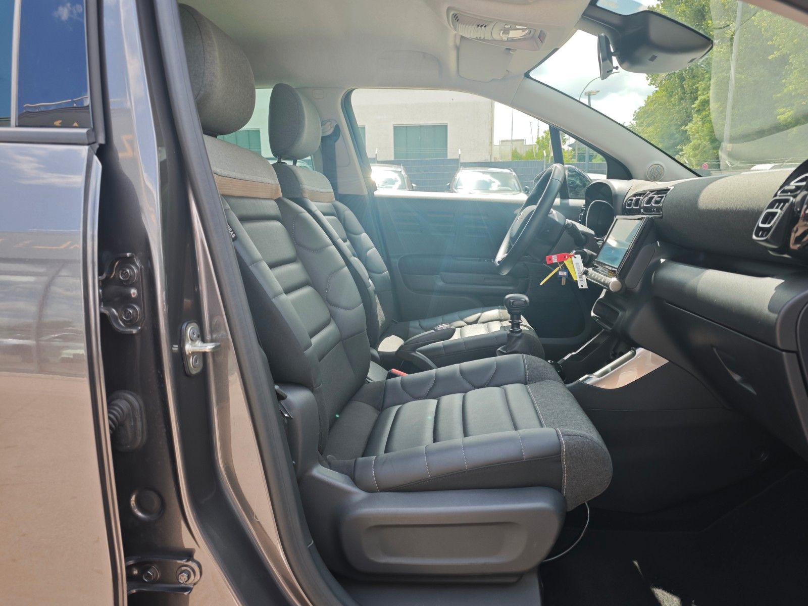 Fahrzeugabbildung Citroën C3 AIRCROSS*STYLE DESIGN PAKET*KAMERA*TEILLEDER*