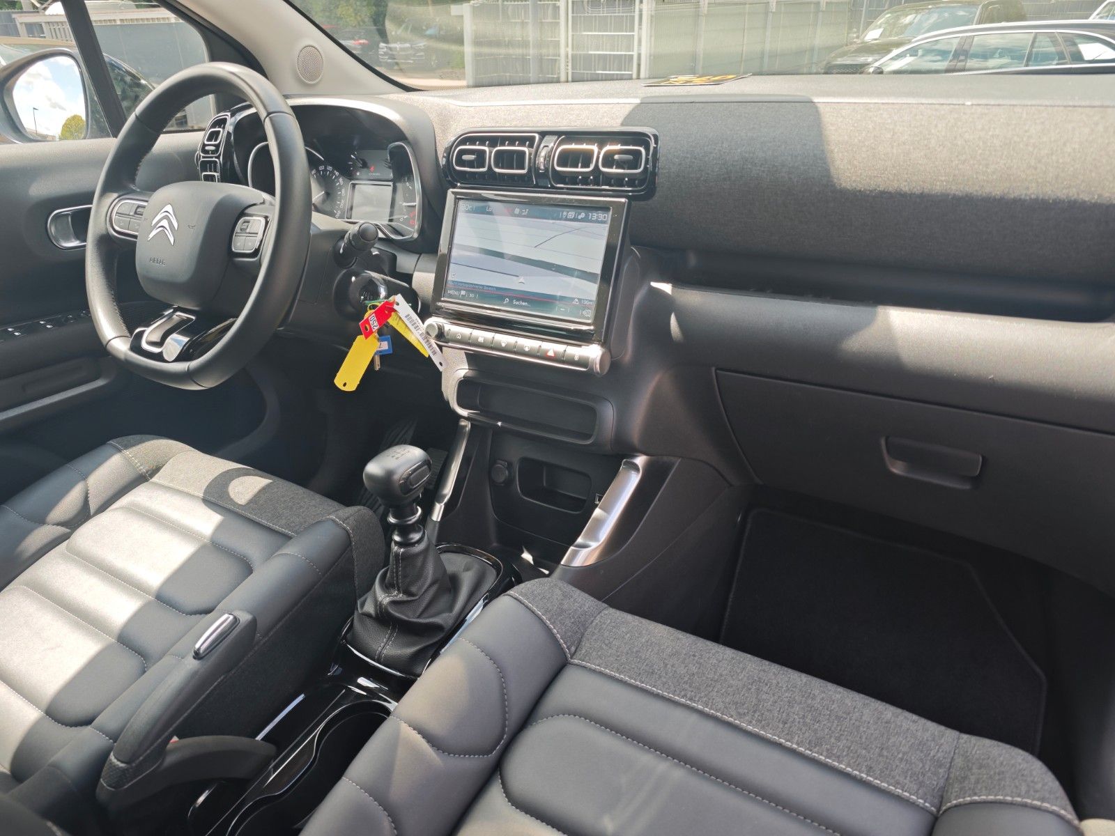Fahrzeugabbildung Citroën C3 AIRCROSS*STYLE DESIGN PAKET*KAMERA*TEILLEDER*