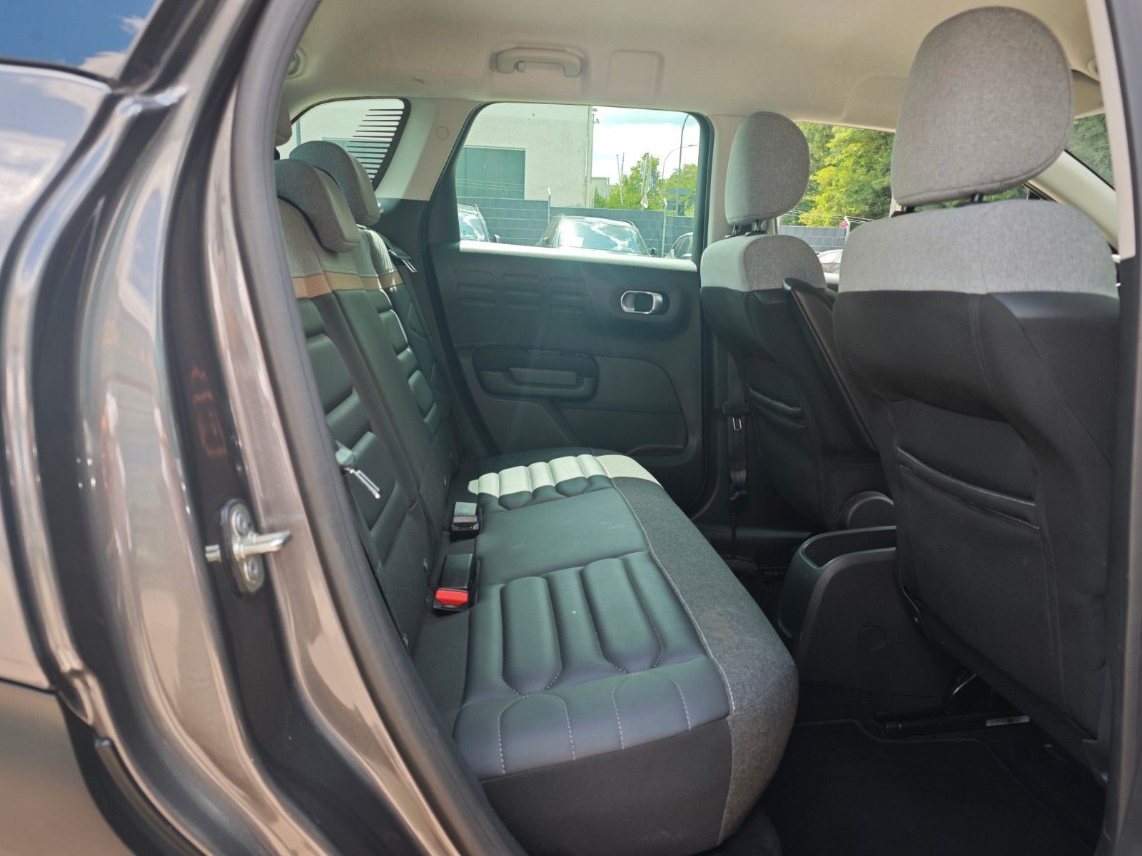 Fahrzeugabbildung Citroën C3 AIRCROSS*STYLE DESIGN PAKET*KAMERA*TEILLEDER*