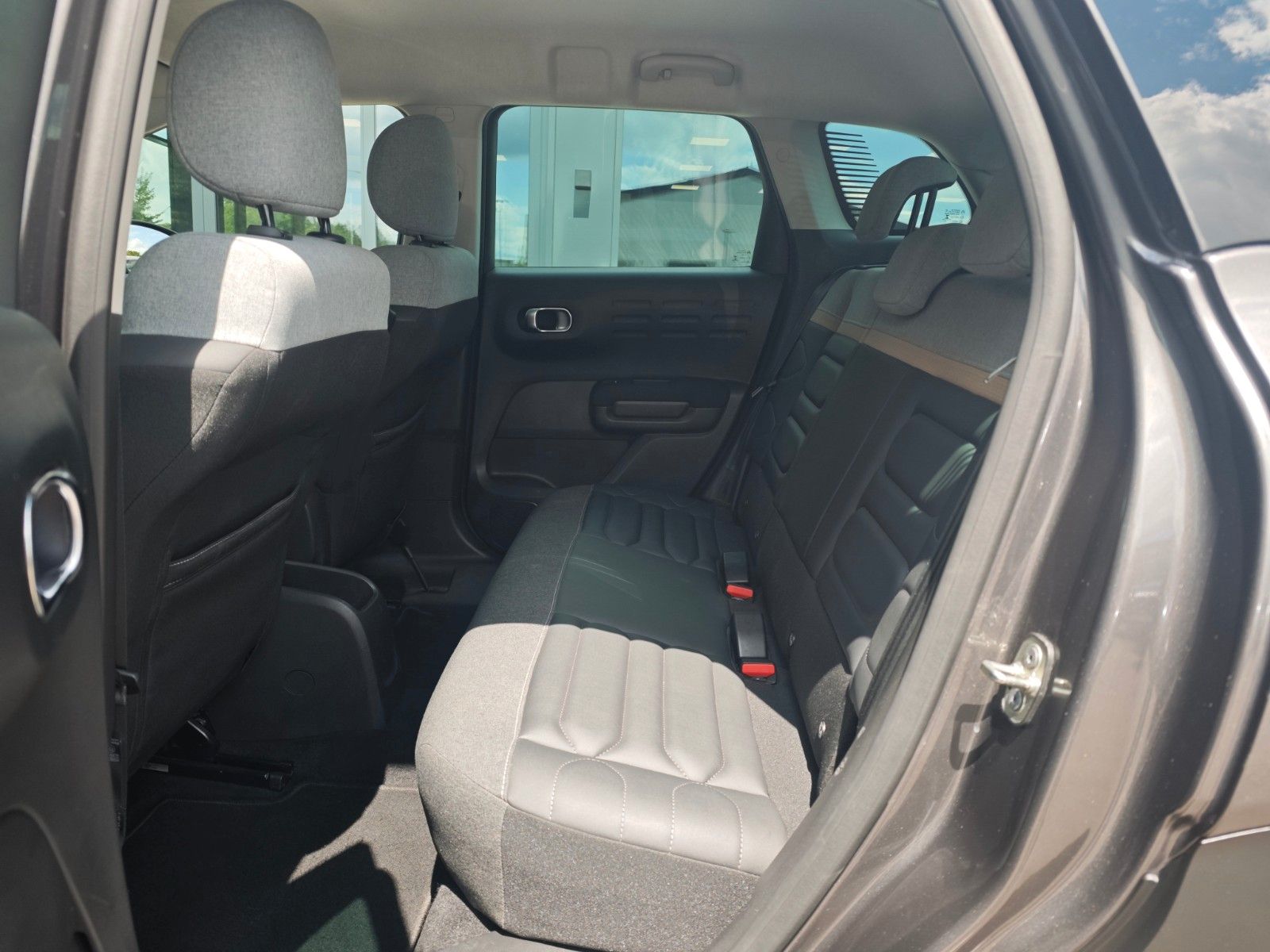 Fahrzeugabbildung Citroën C3 AIRCROSS*STYLE DESIGN PAKET*KAMERA*TEILLEDER*