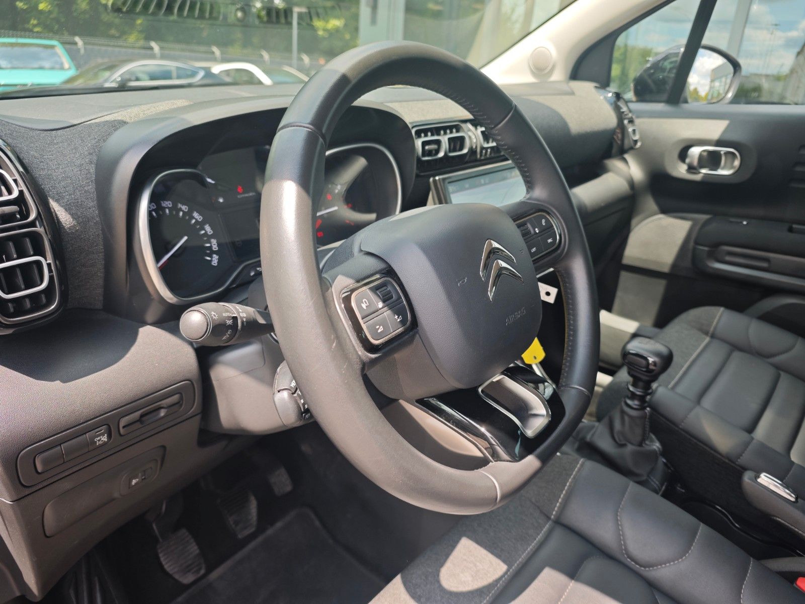 Fahrzeugabbildung Citroën C3 AIRCROSS*STYLE DESIGN PAKET*KAMERA*TEILLEDER*