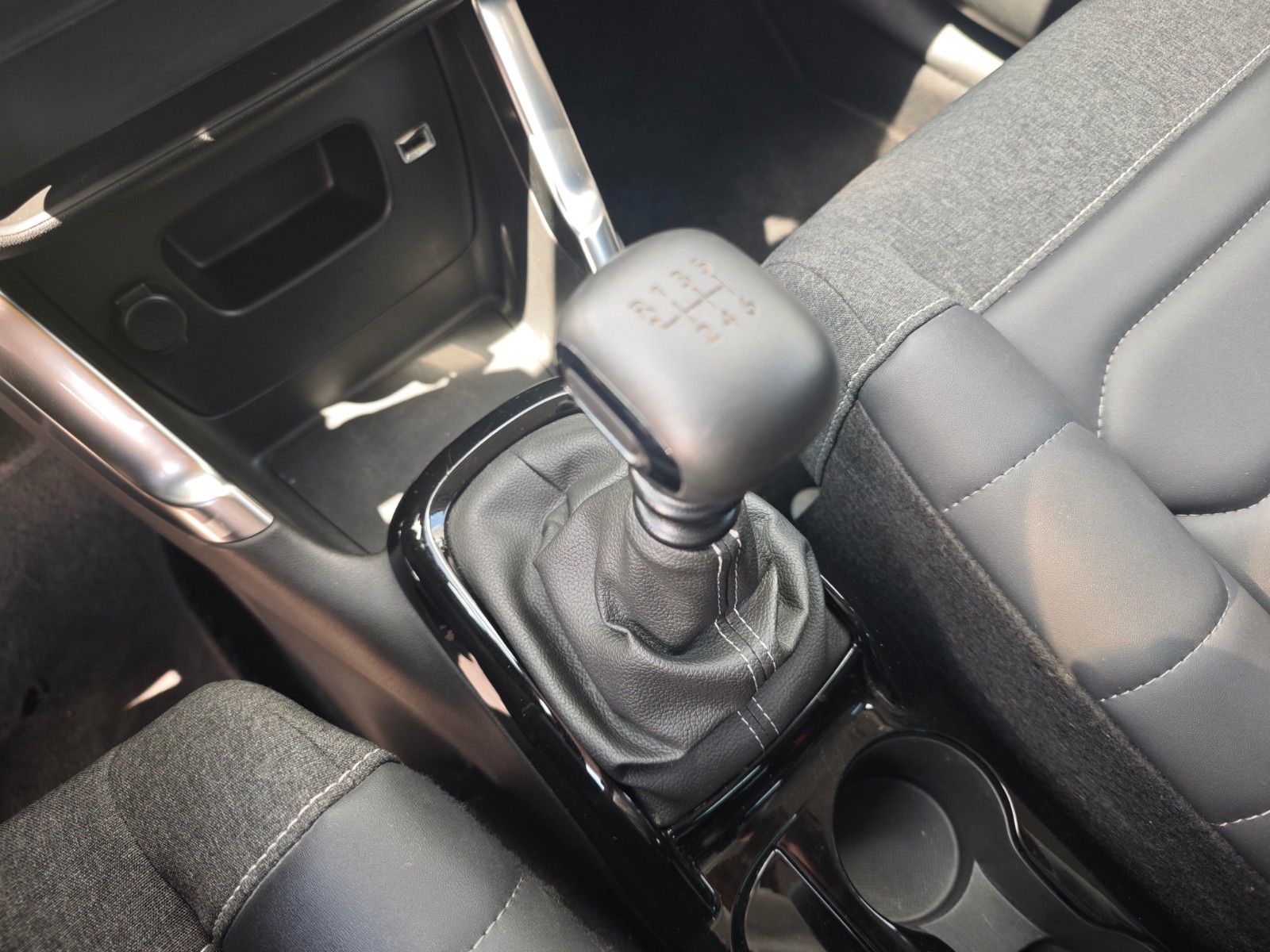 Fahrzeugabbildung Citroën C3 AIRCROSS*STYLE DESIGN PAKET*KAMERA*TEILLEDER*