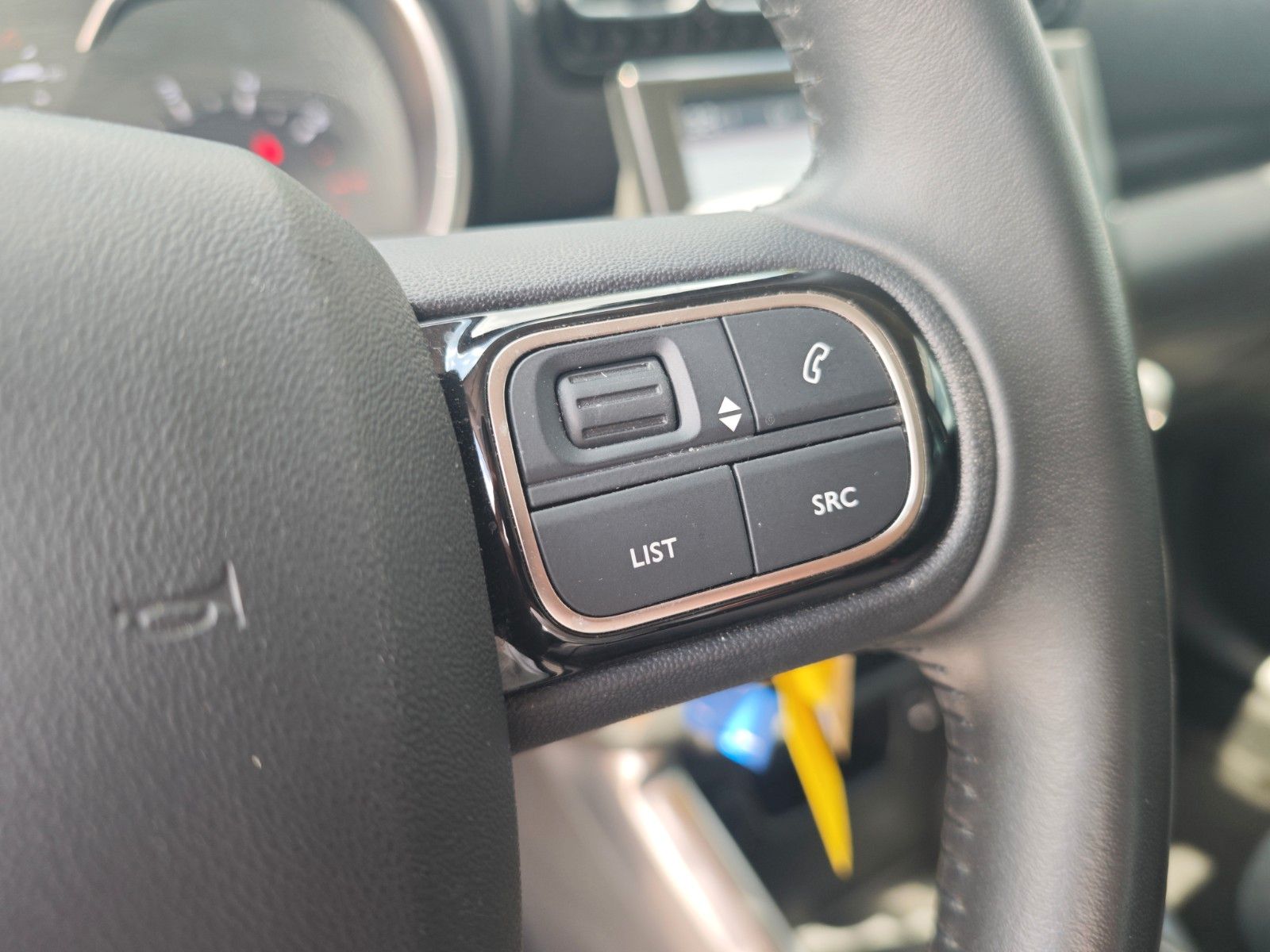 Fahrzeugabbildung Citroën C3 AIRCROSS*STYLE DESIGN PAKET*KAMERA*TEILLEDER*