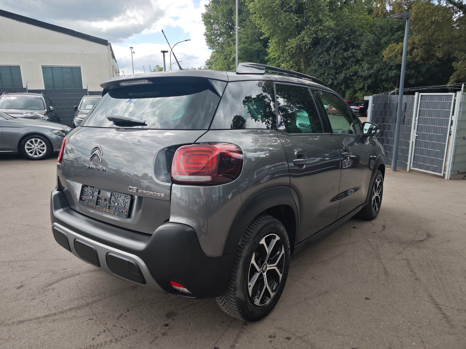 Fahrzeugabbildung Citroën C3 AIRCROSS*STYLE DESIGN PAKET*KAMERA*TEILLEDER*