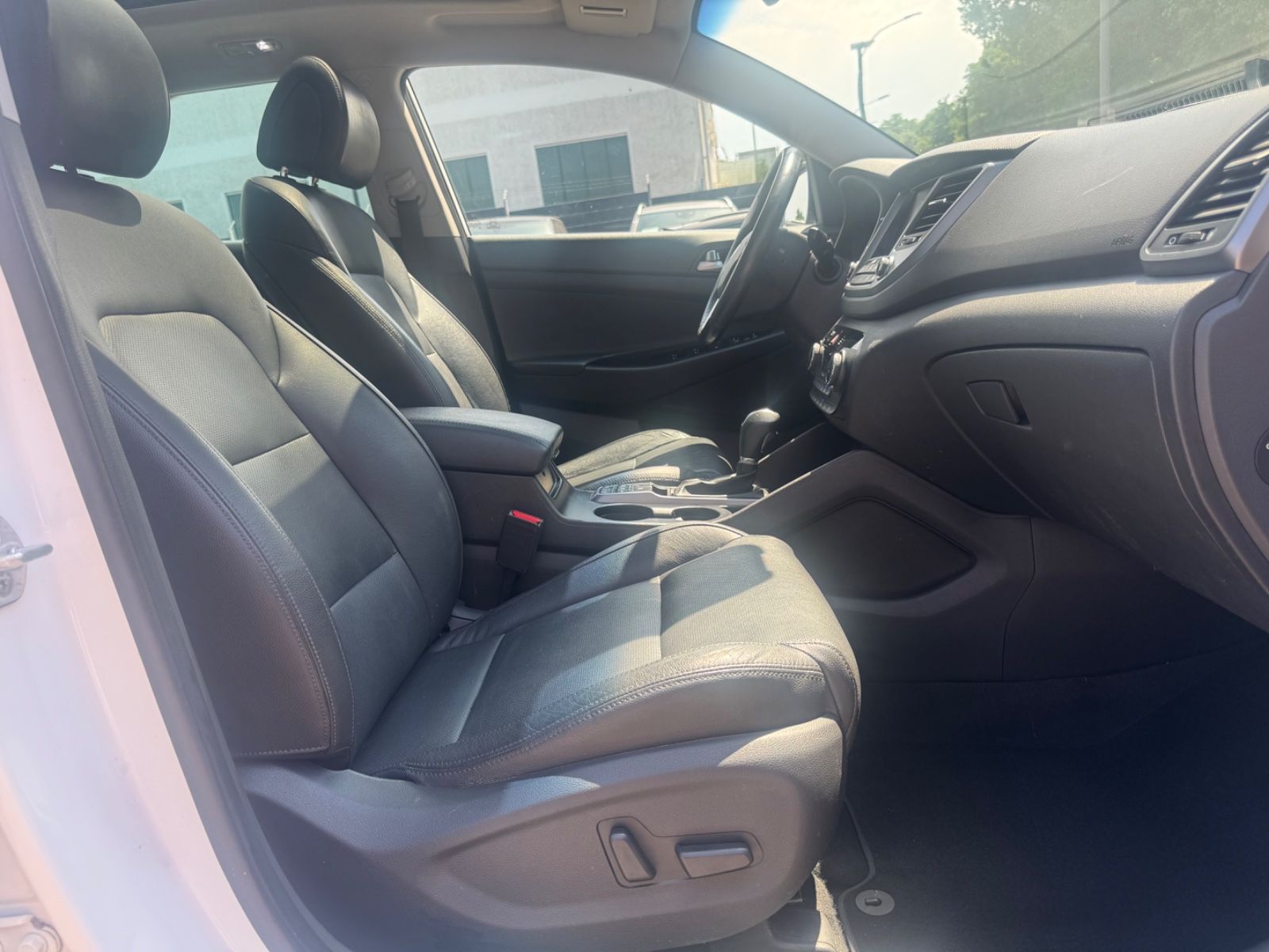 Fahrzeugabbildung Hyundai TUCSON PREMIUM 4WD *1.HD*AUT*LEDER*XENON*