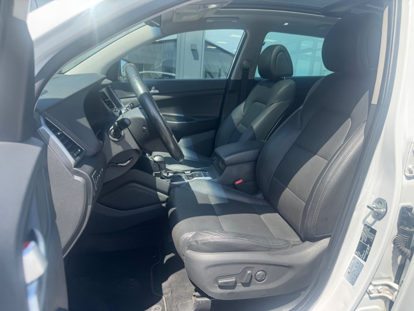 Fahrzeugabbildung Hyundai TUCSON PREMIUM 4WD *1.HD*AUT*LEDER*XENON*