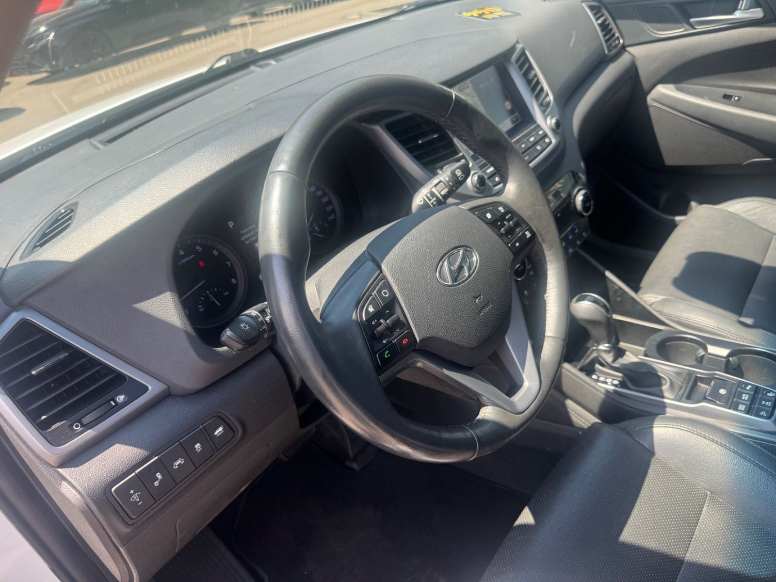 Fahrzeugabbildung Hyundai TUCSON PREMIUM 4WD *1.HD*AUT*LEDER*XENON*