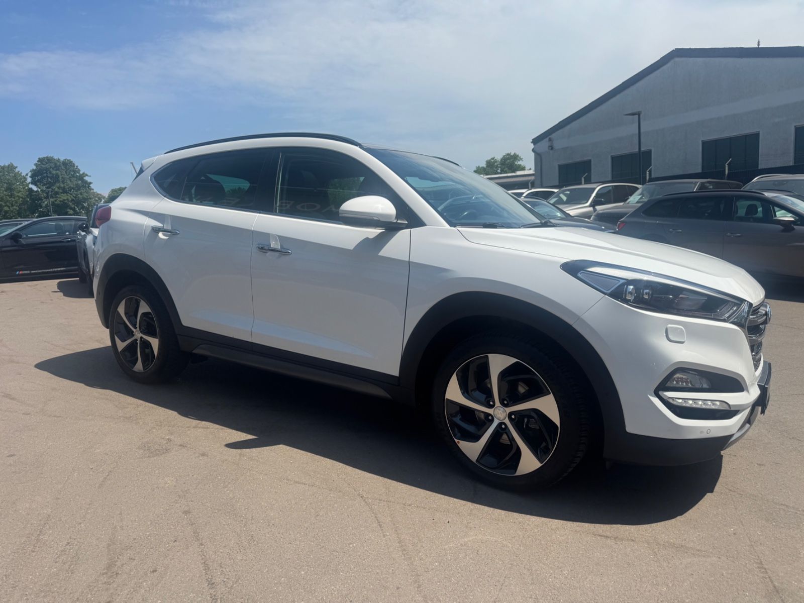 Fahrzeugabbildung Hyundai TUCSON PREMIUM 4WD *1.HD*AUT*LEDER*XENON*