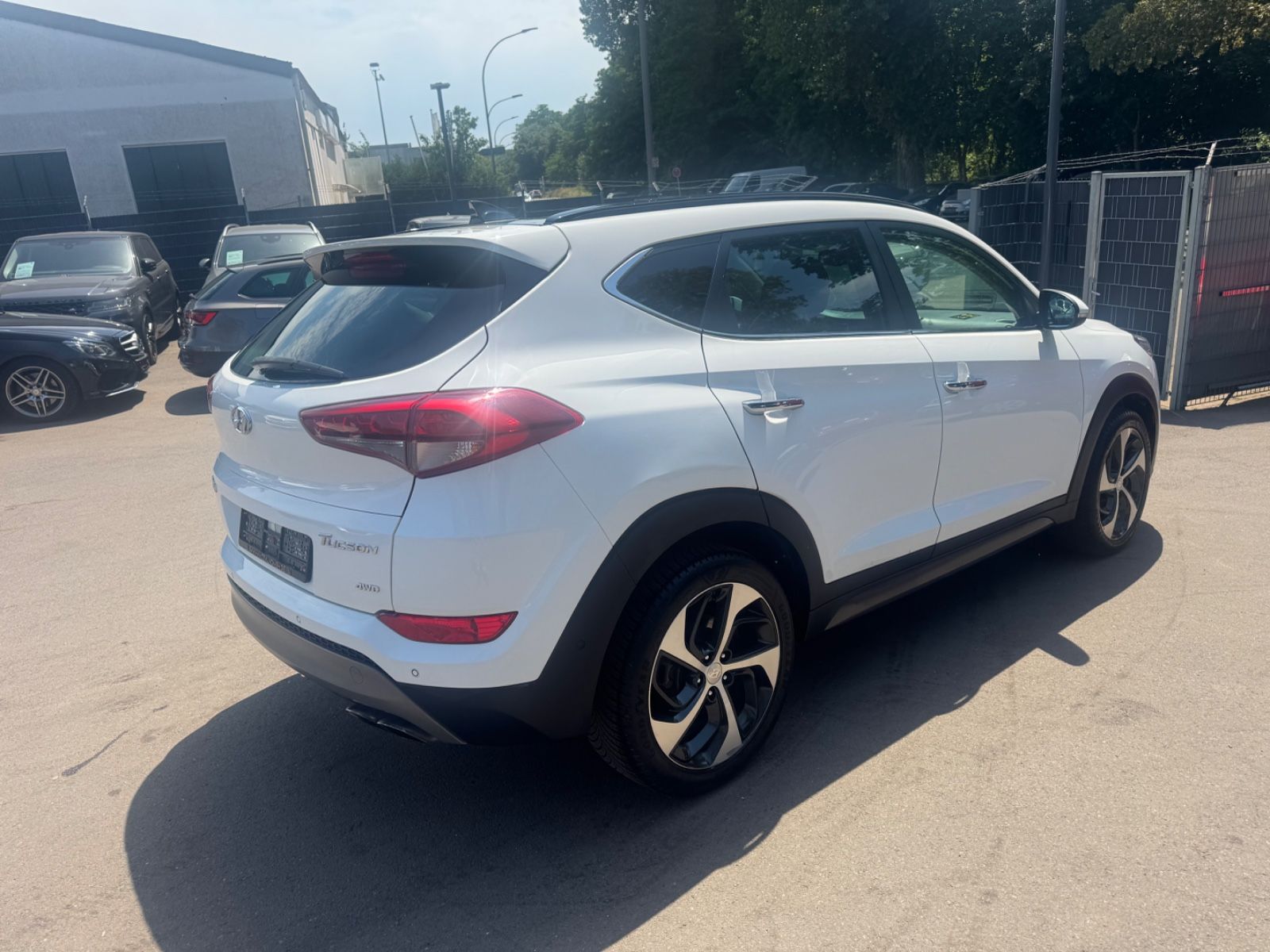 Fahrzeugabbildung Hyundai TUCSON PREMIUM 4WD *1.HD*AUT*LEDER*XENON*