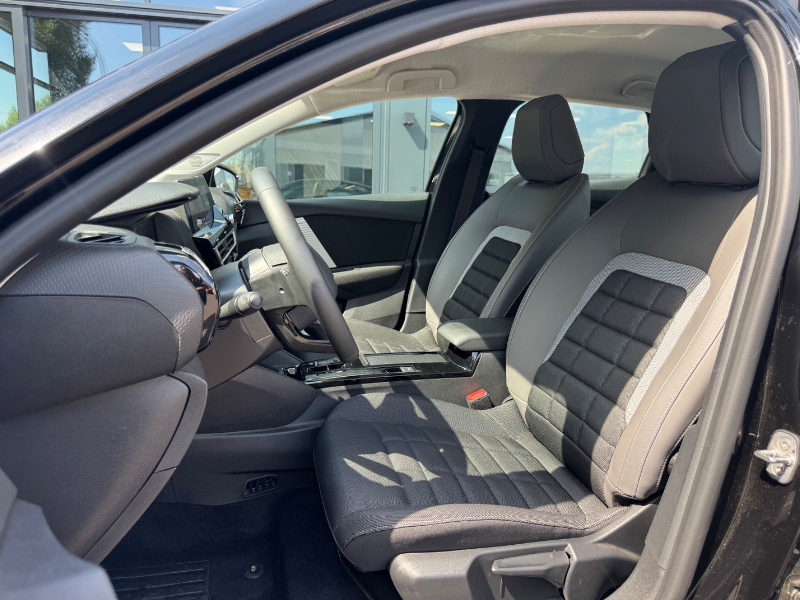 Fahrzeugabbildung Citroën C4 X e PLUS 115 KW *RANGE EXTENDER*1.HD*LED*AUT