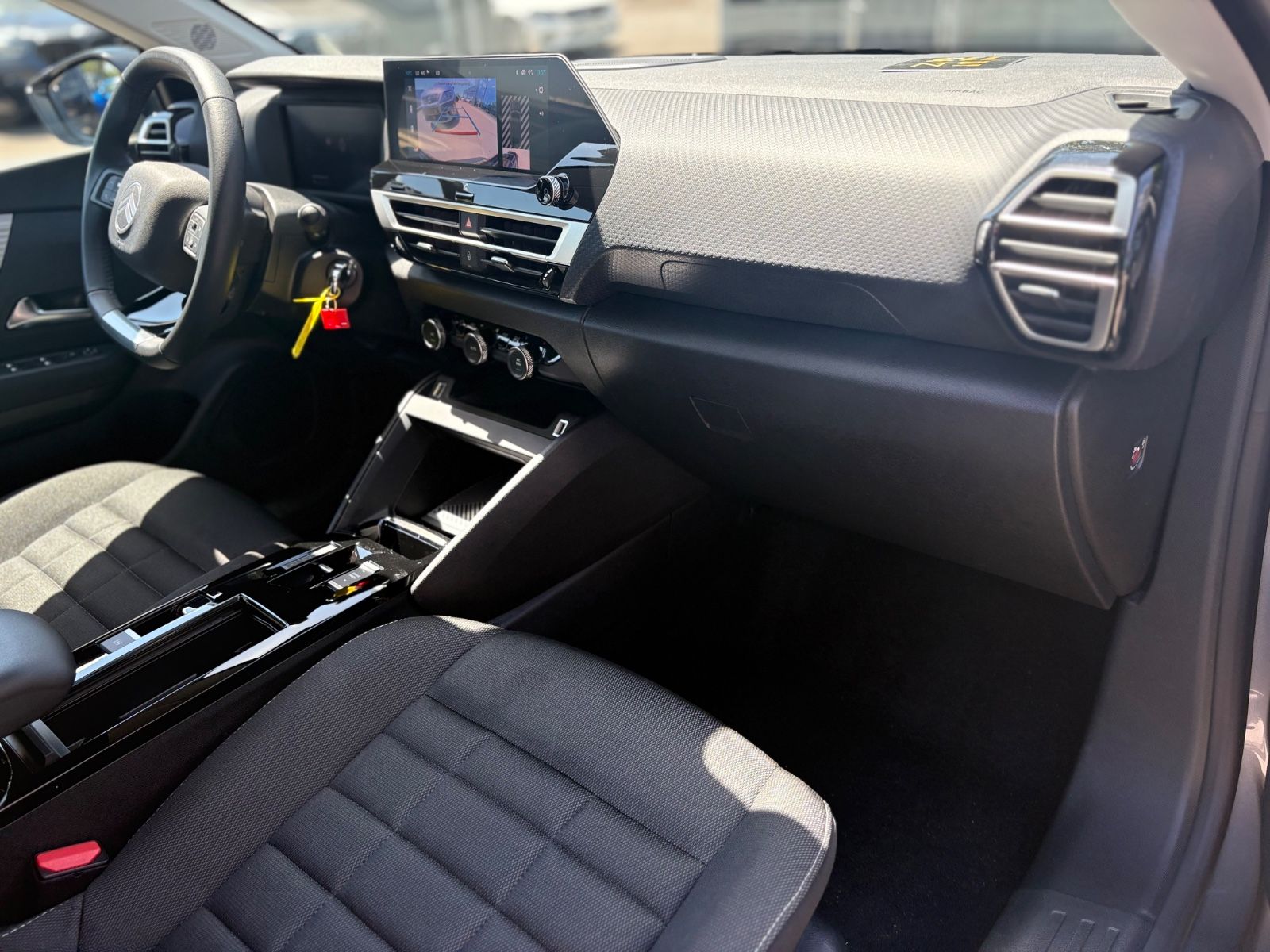 Fahrzeugabbildung Citroën C4 X E PLUS*115 KW RANGE EXTENDER*1.HD*TOP*AUT*