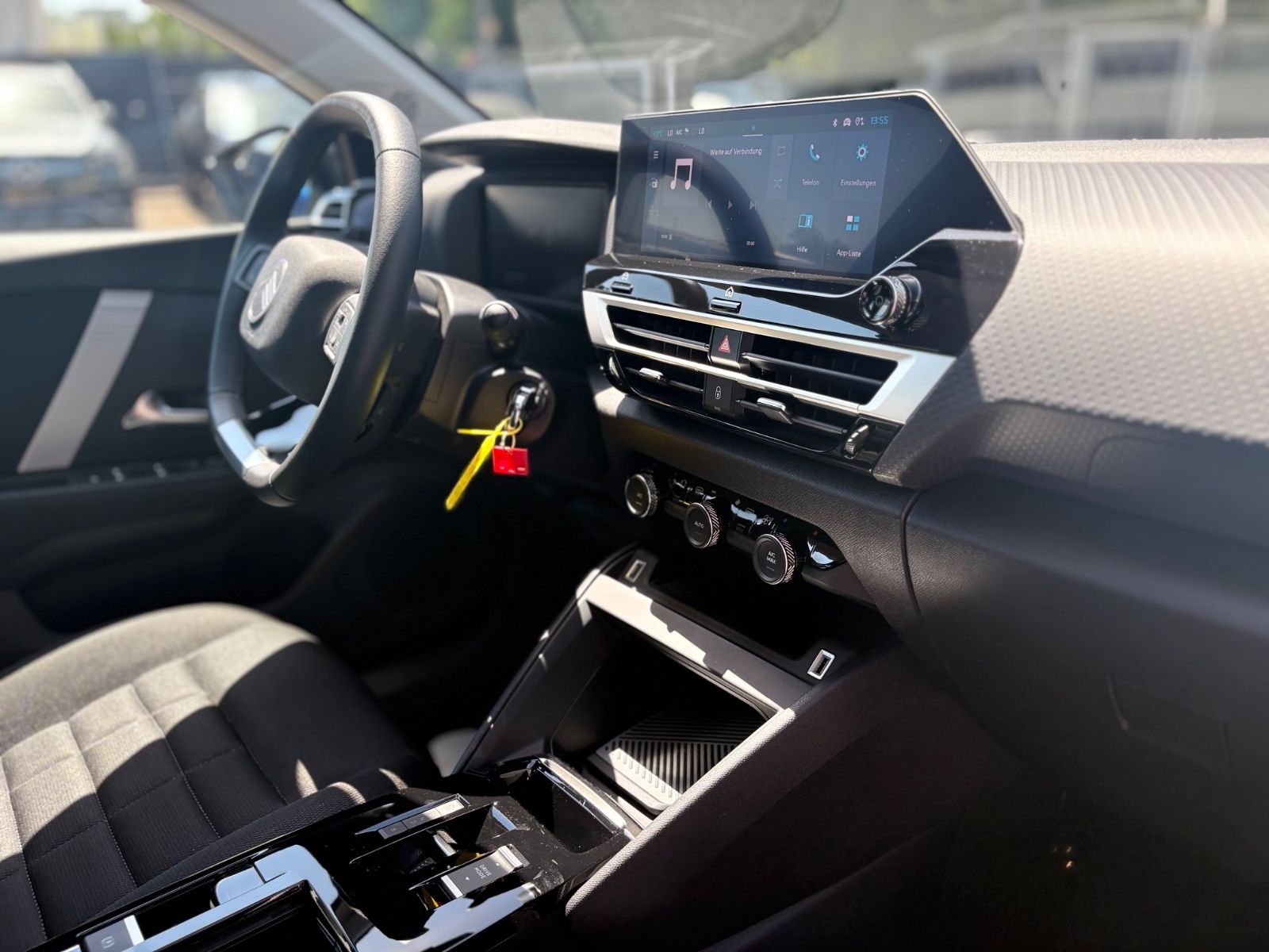 Fahrzeugabbildung Citroën C4 X E PLUS*115 KW RANGE EXTENDER*1.HD*TOP*AUT*