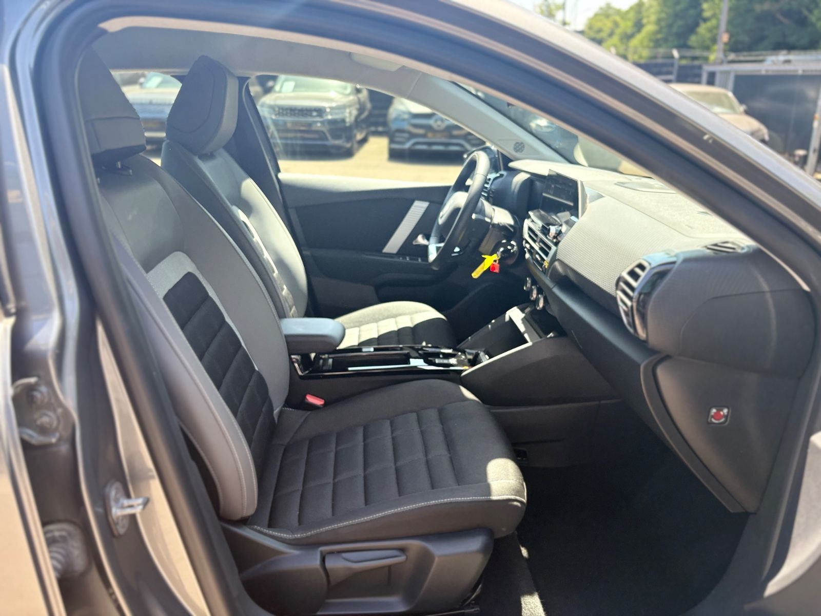 Fahrzeugabbildung Citroën C4 X E PLUS*115 KW RANGE EXTENDER*1.HD*TOP*AUT*