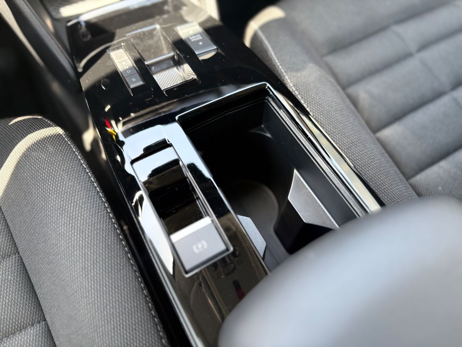 Fahrzeugabbildung Citroën C4 X E PLUS*115 KW RANGE EXTENDER*1.HD*TOP*AUT*