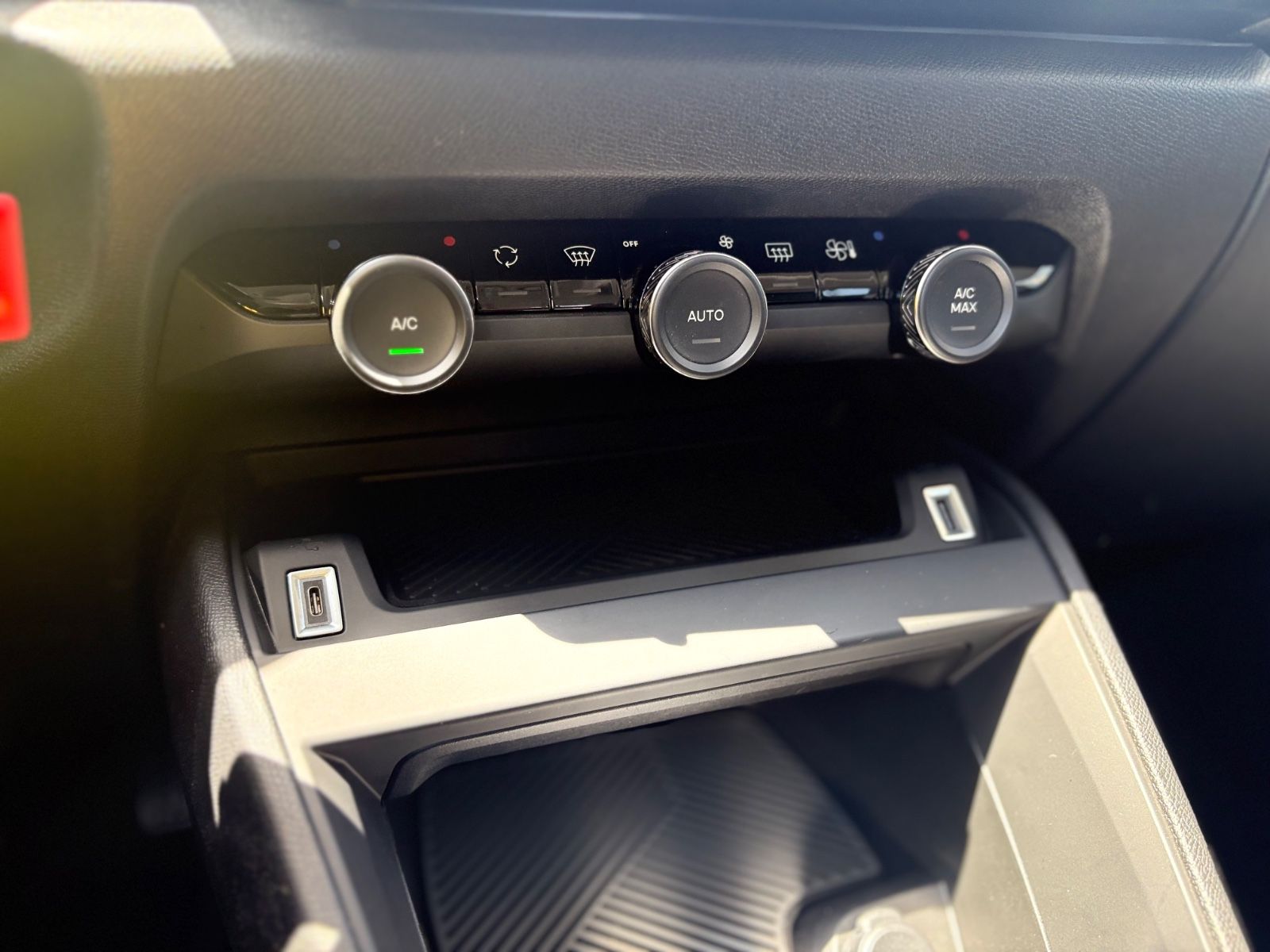 Fahrzeugabbildung Citroën C4 X E PLUS*115 KW RANGE EXTENDER*1.HD*TOP*AUT*
