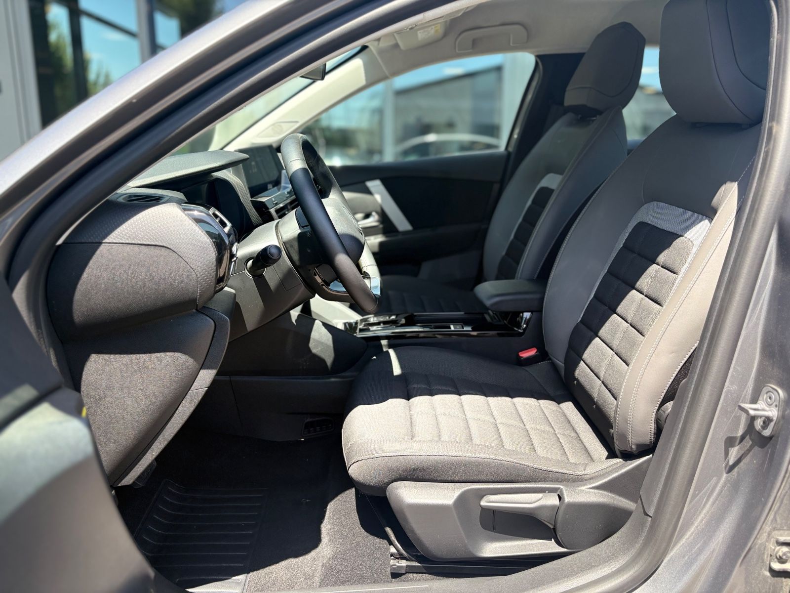 Fahrzeugabbildung Citroën C4 X E PLUS*115 KW RANGE EXTENDER*1.HD*TOP*AUT*