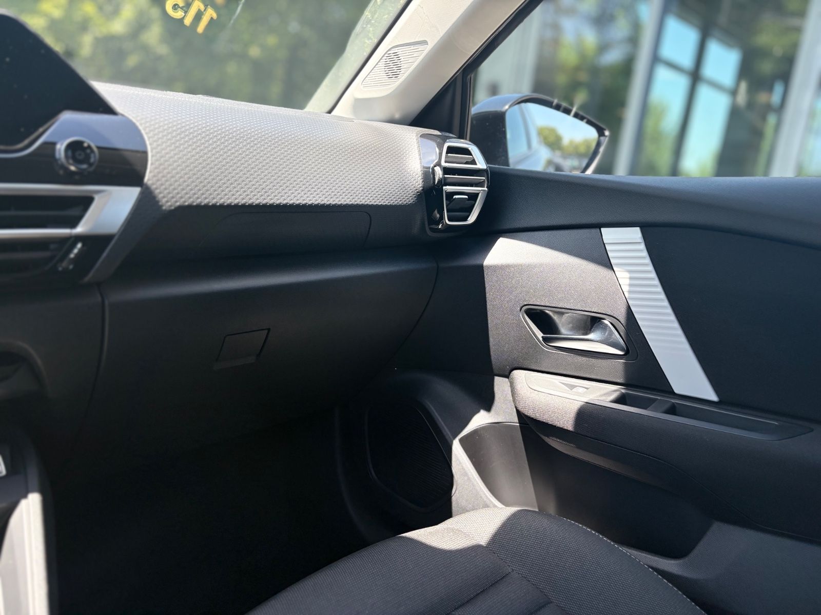 Fahrzeugabbildung Citroën C4 X E PLUS*115 KW RANGE EXTENDER*1.HD*TOP*AUT*