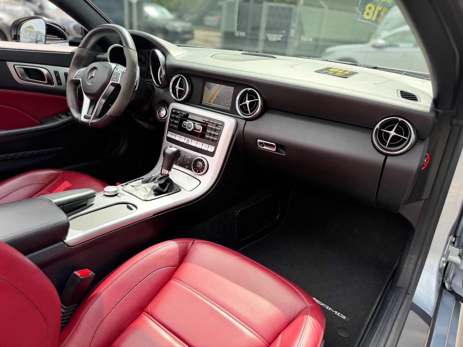 Fahrzeugabbildung Mercedes-Benz SLK 55 AMG*MAGIC-SKY*XENON*AIRSCARF*