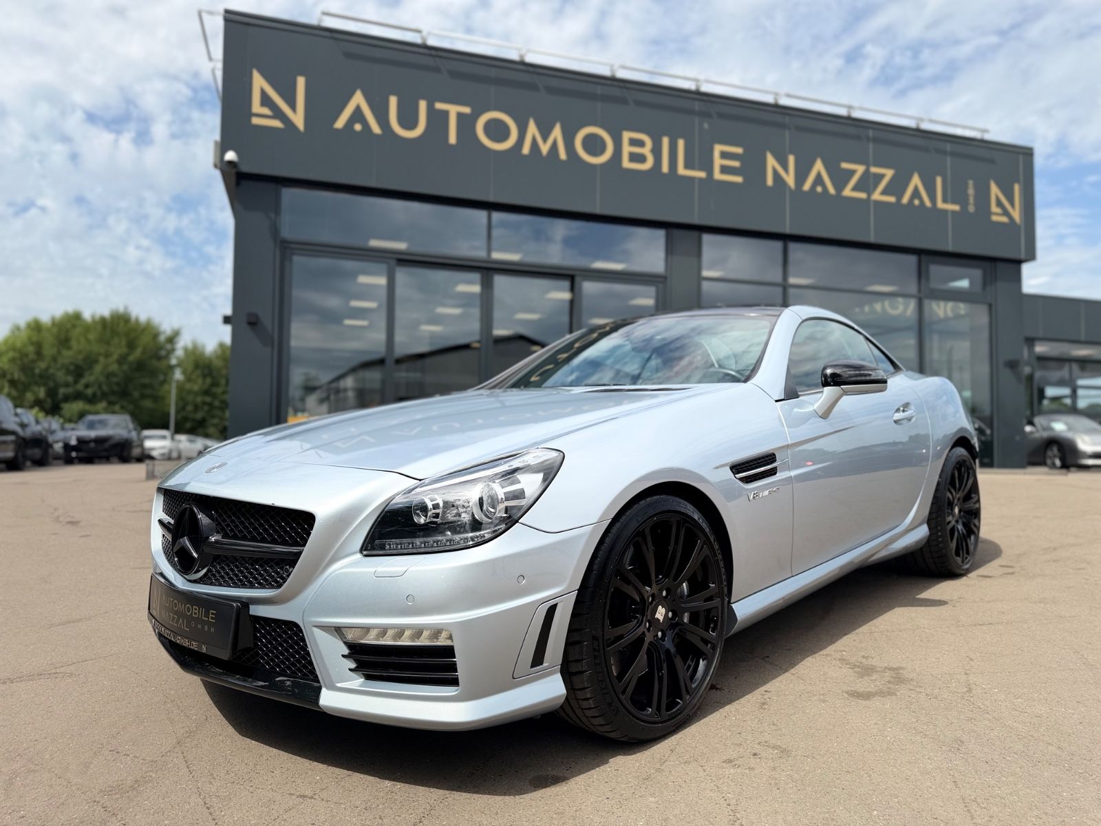 Fahrzeugabbildung Mercedes-Benz SLK 55 AMG*MAGIC-SKY*XENON*AIRSCARF*