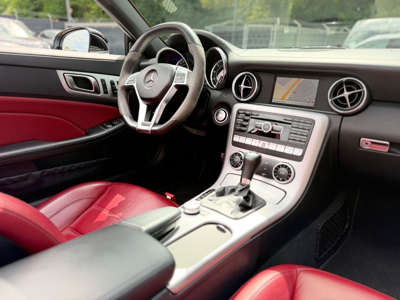 Fahrzeugabbildung Mercedes-Benz SLK 55 AMG*MAGIC-SKY*XENON*AIRSCARF*