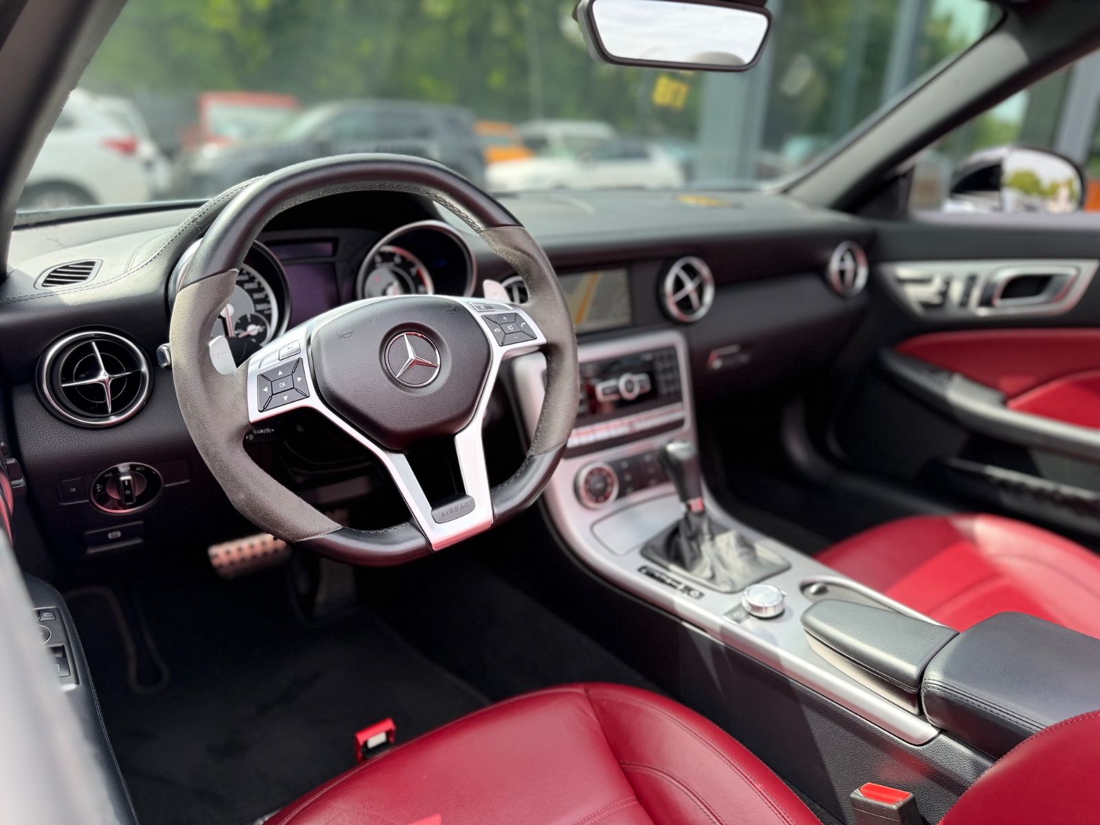 Fahrzeugabbildung Mercedes-Benz SLK 55 AMG*MAGIC-SKY*XENON*AIRSCARF*