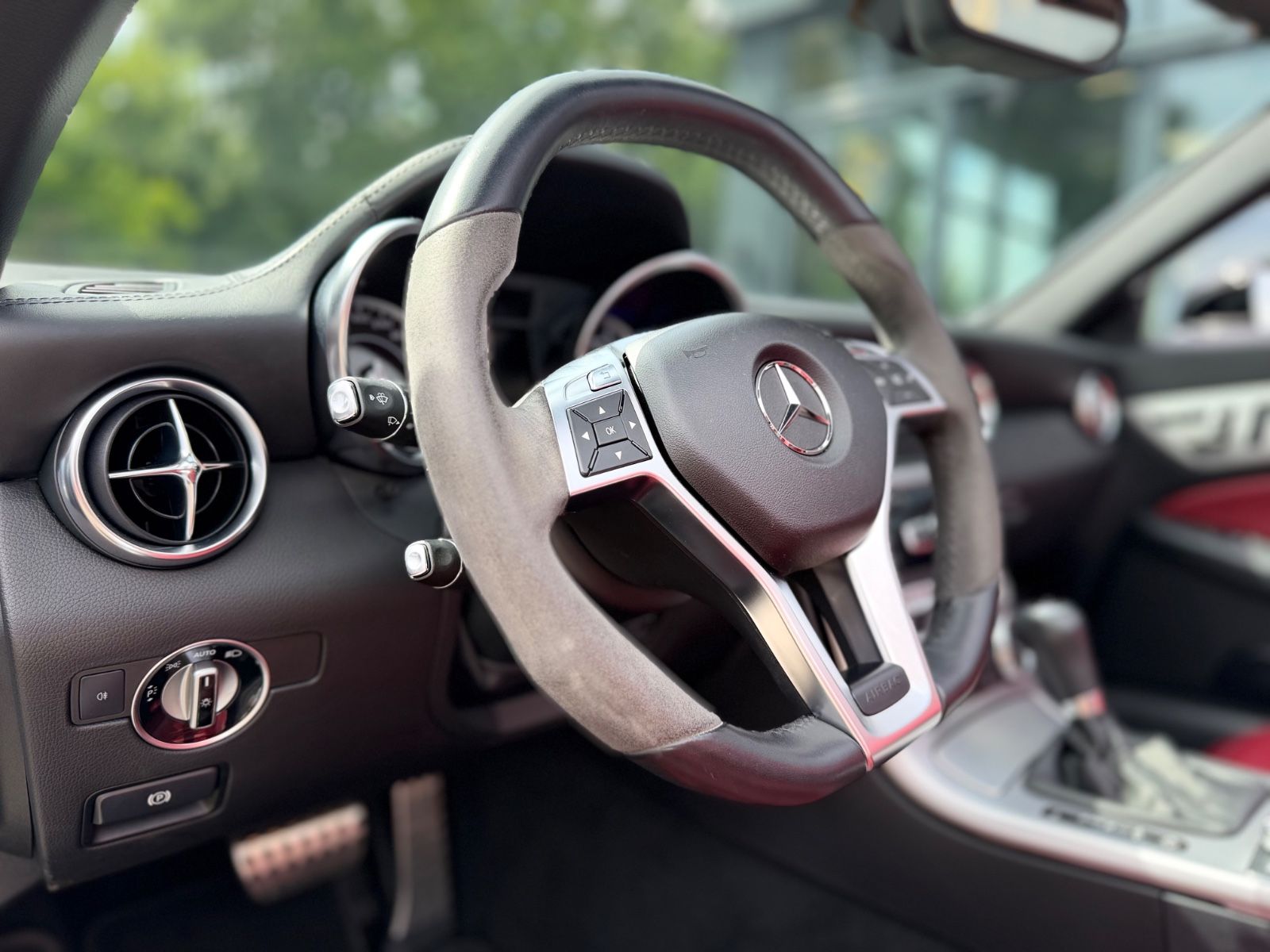 Fahrzeugabbildung Mercedes-Benz SLK 55 AMG*MAGIC-SKY*XENON*AIRSCARF*