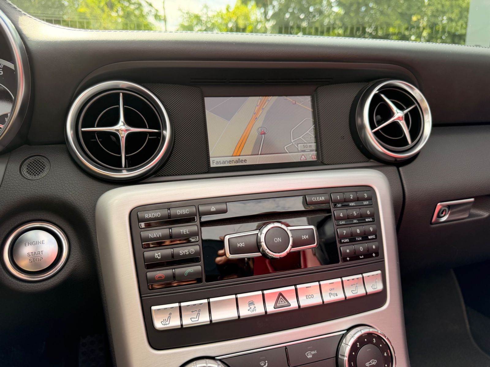 Fahrzeugabbildung Mercedes-Benz SLK 55 AMG*MAGIC-SKY*XENON*AIRSCARF*