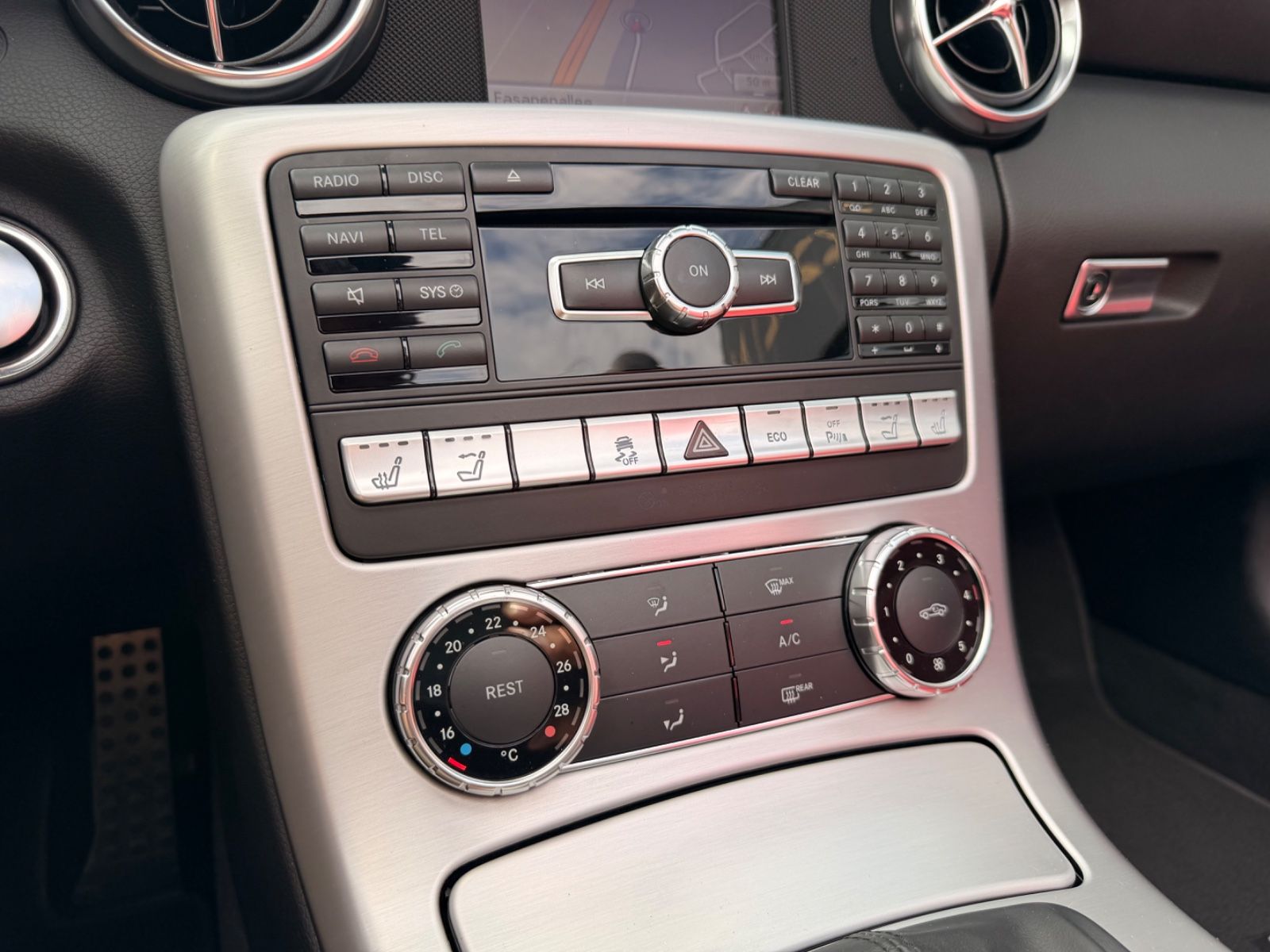 Fahrzeugabbildung Mercedes-Benz SLK 55 AMG*MAGIC-SKY*XENON*AIRSCARF*