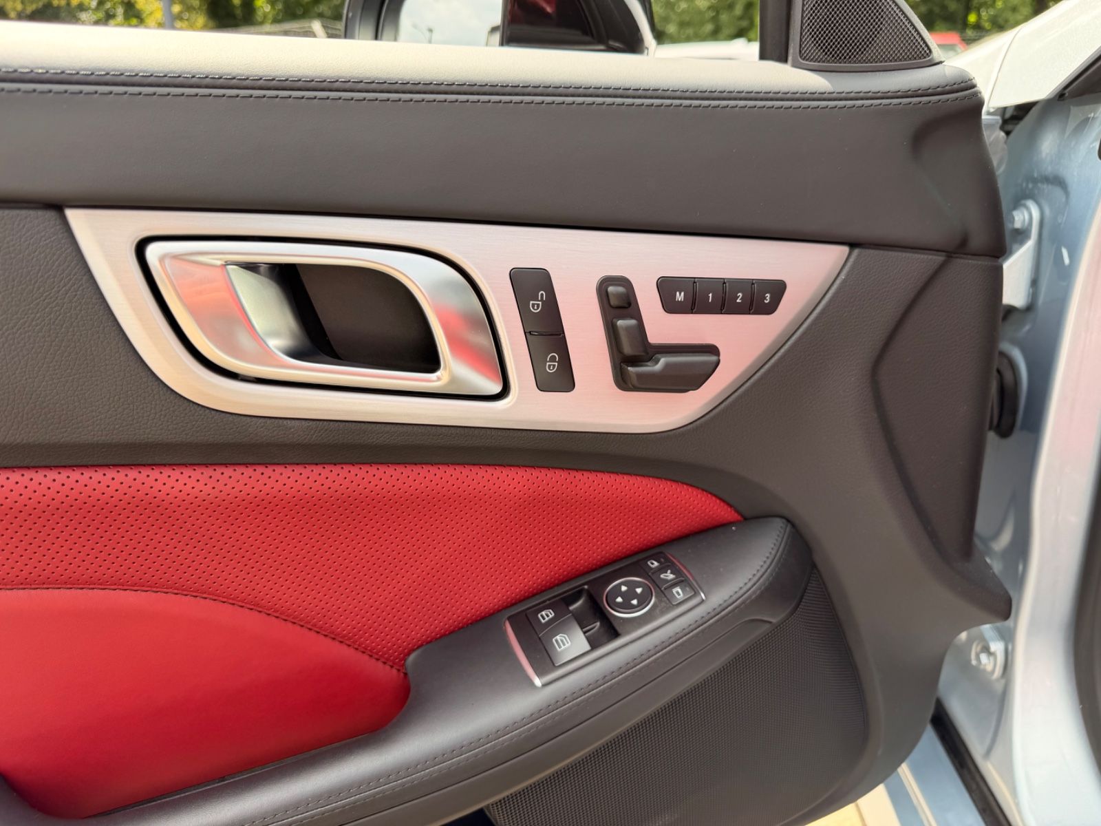 Fahrzeugabbildung Mercedes-Benz SLK 55 AMG*MAGIC-SKY*XENON*AIRSCARF*