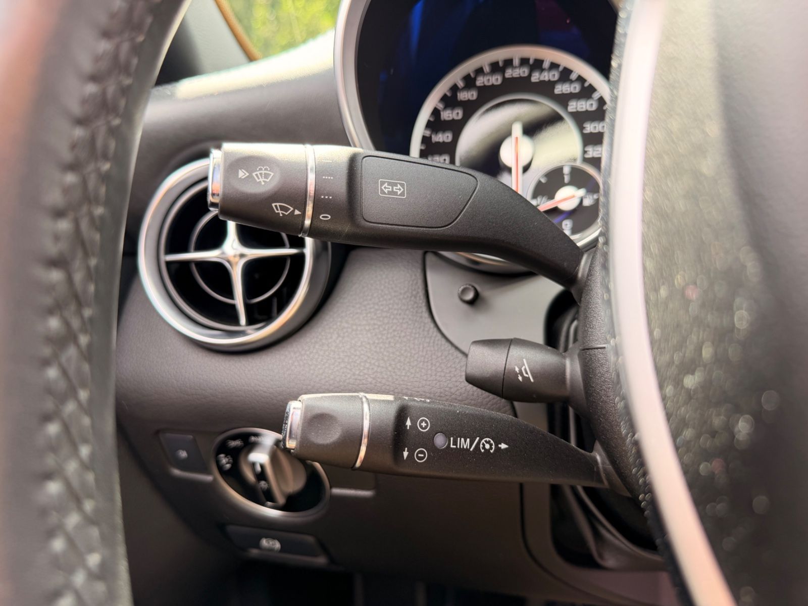 Fahrzeugabbildung Mercedes-Benz SLK 55 AMG*MAGIC-SKY*XENON*AIRSCARF*